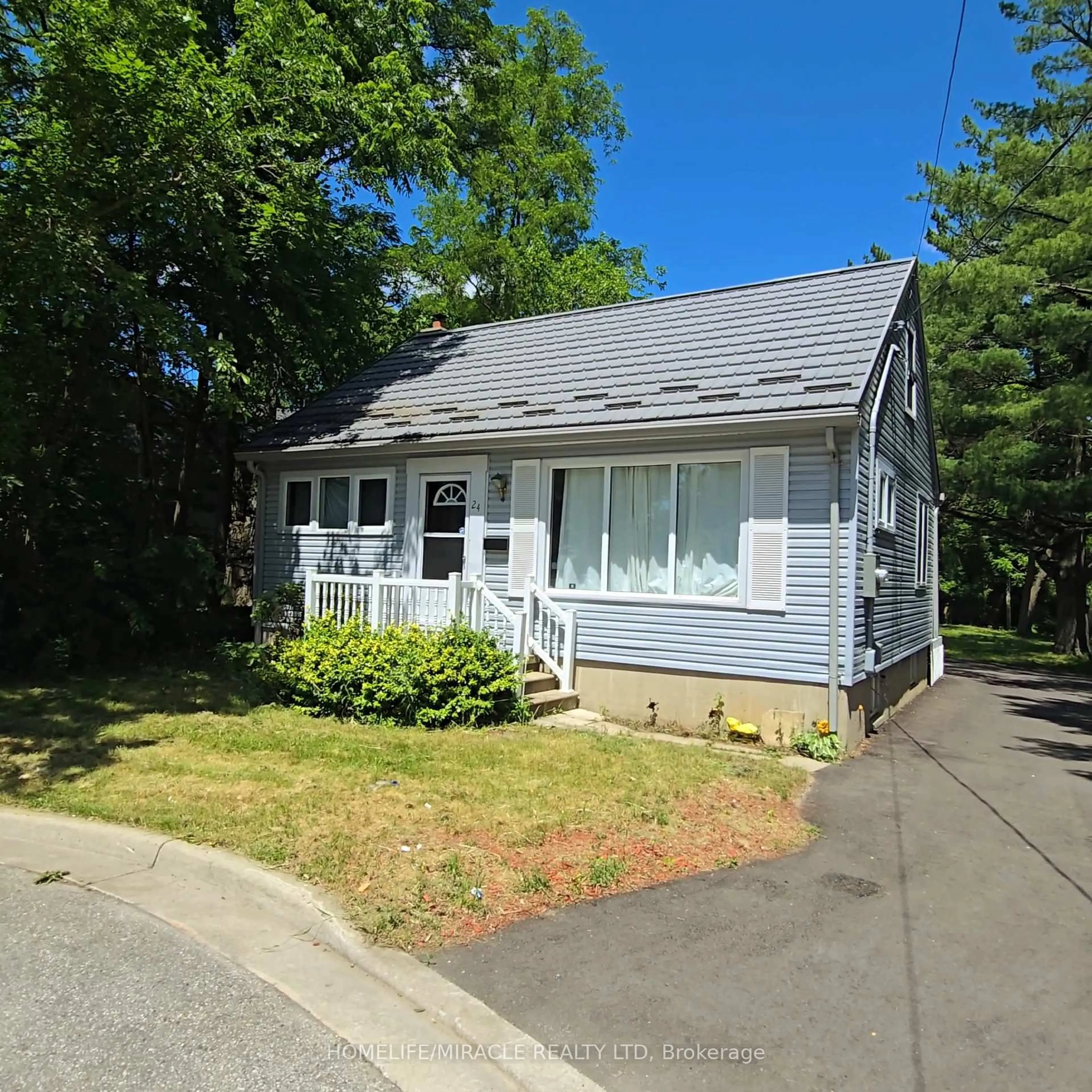 Home with vinyl exterior material, street for 24 Fairview Crt, London South Ontario N6C 2C5