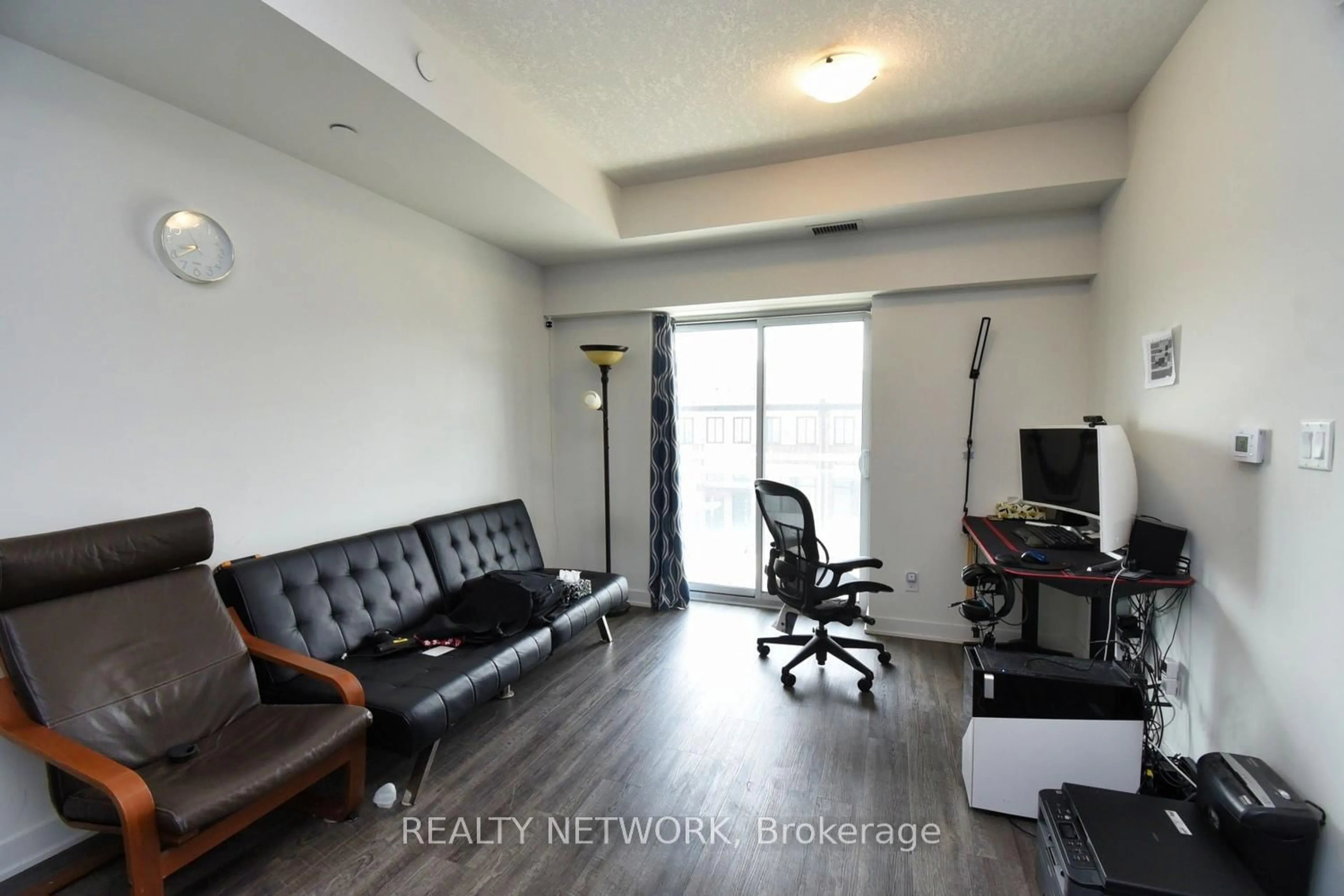 A pic of a room for 16 Markle Cres #313, Hamilton Ontario L9G 0H4