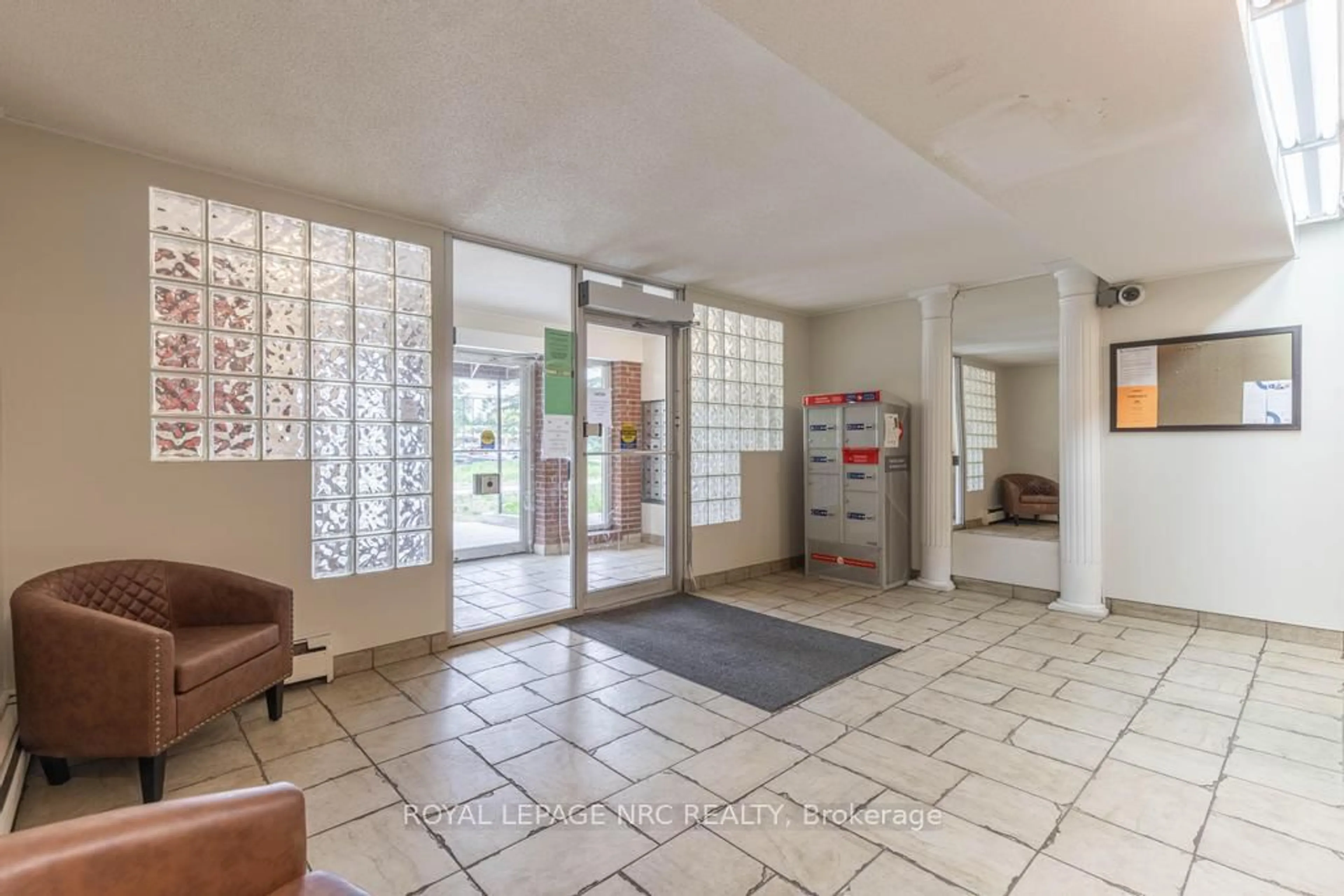 Lobby for 851 Queenston Rd #104, Hamilton Ontario L8G 1B4