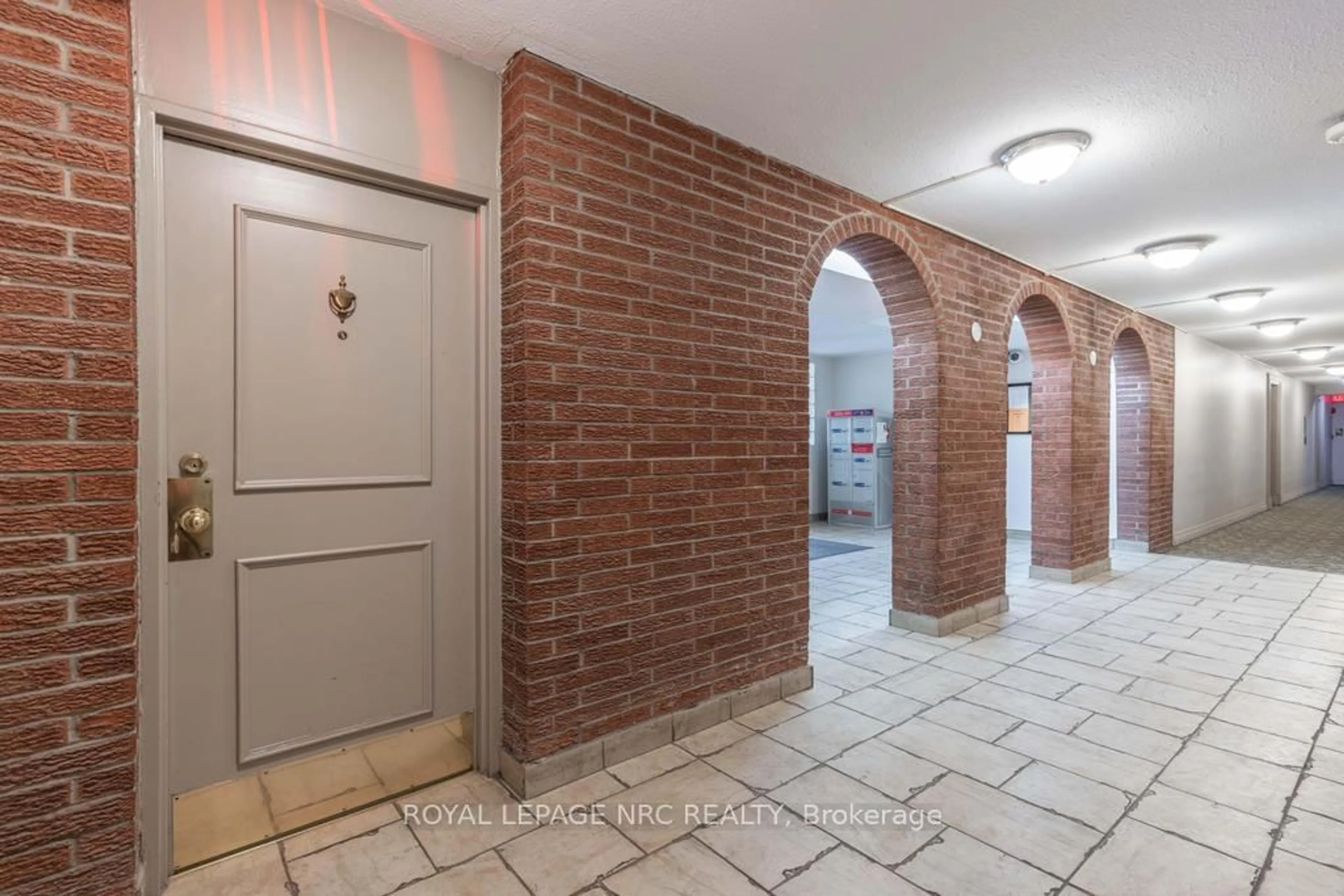 Indoor foyer for 851 Queenston Rd #104, Hamilton Ontario L8G 1B4