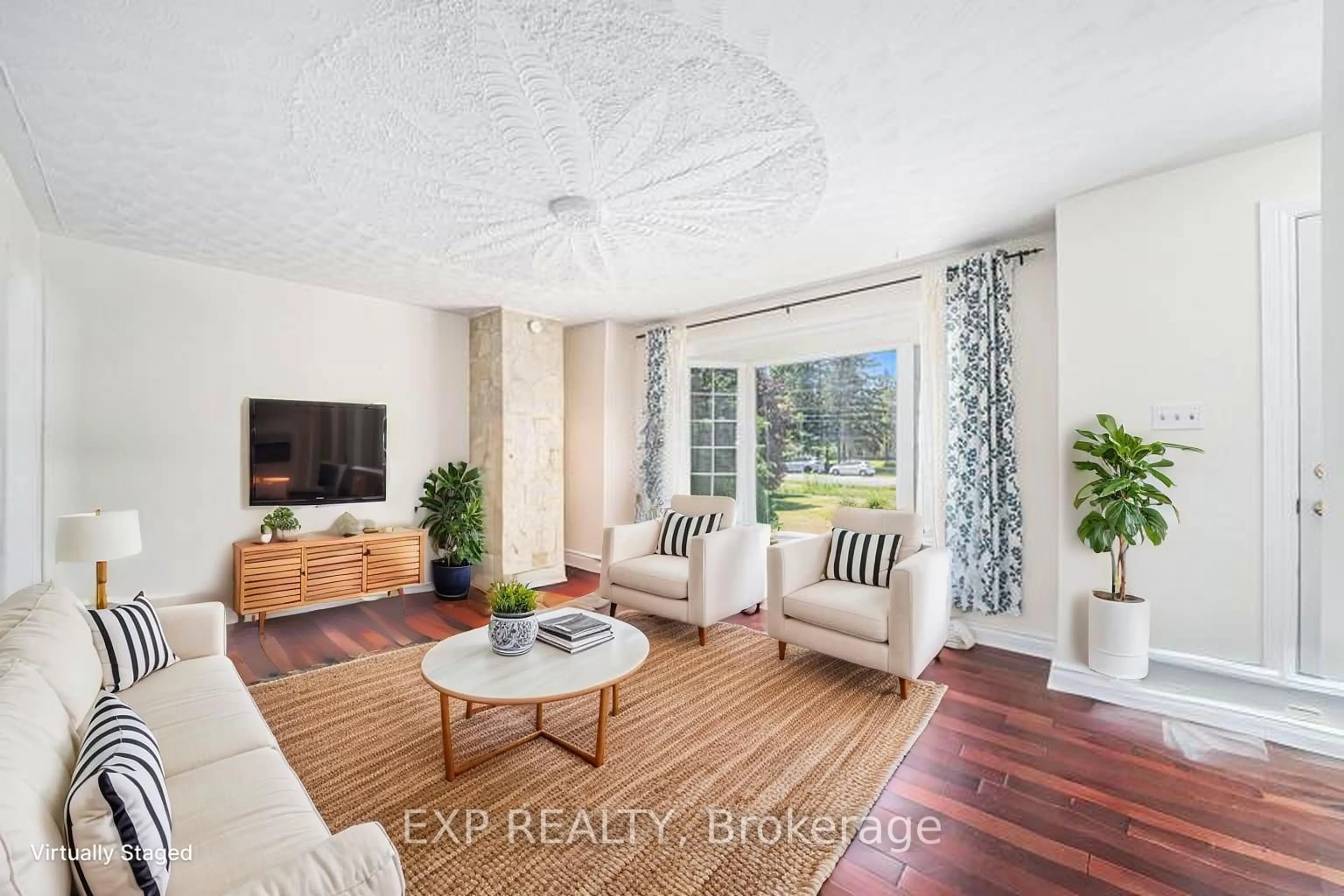 Living room with furniture, unknown for 215 St Thomas Rd, Russell Ontario K0A 3H0