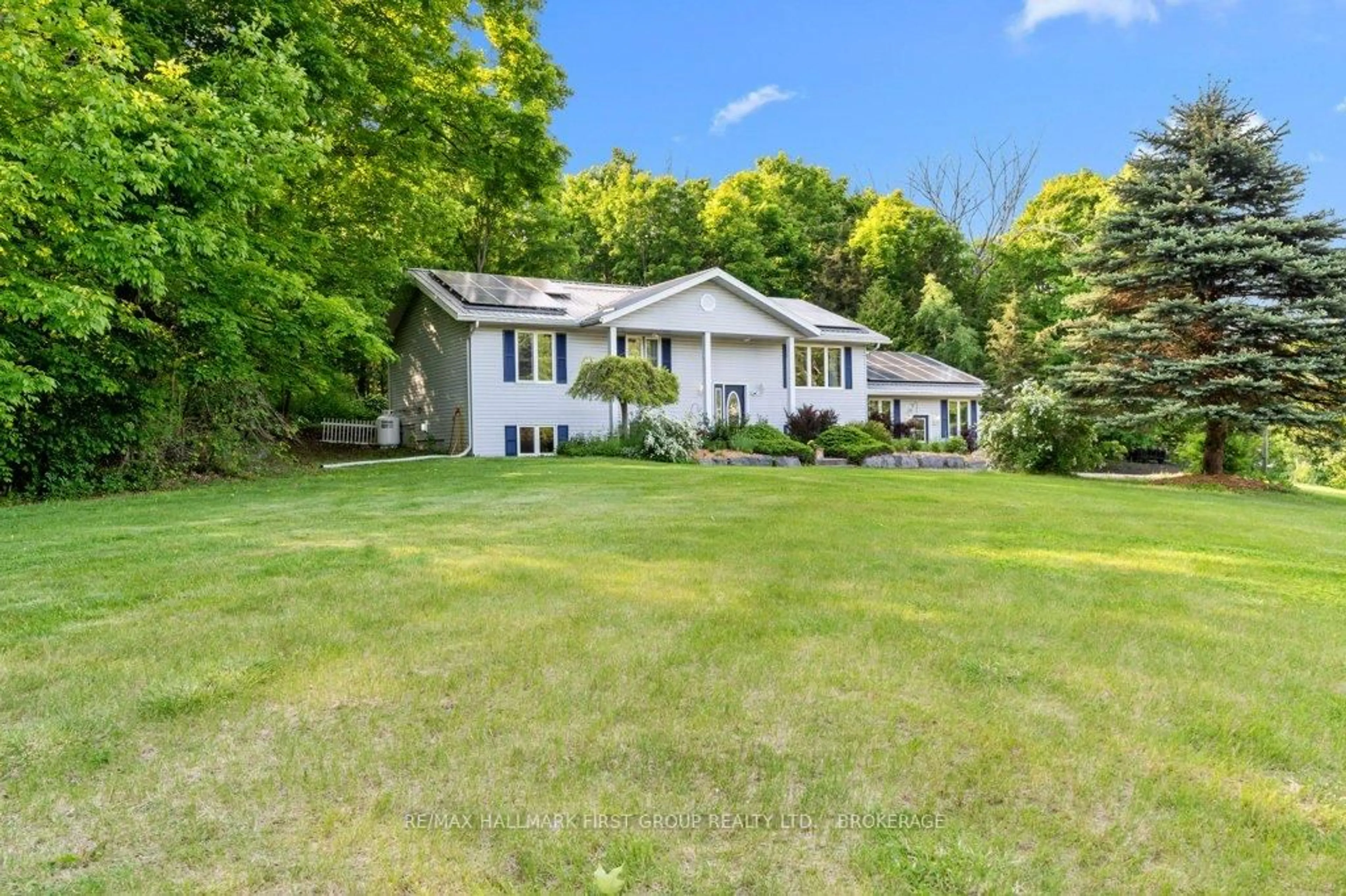 A pic from outside/outdoor area/front of a property/back of a property/a pic from drone, unknown for 6187 REVELL Rd, Verona Ontario K0H 2W0