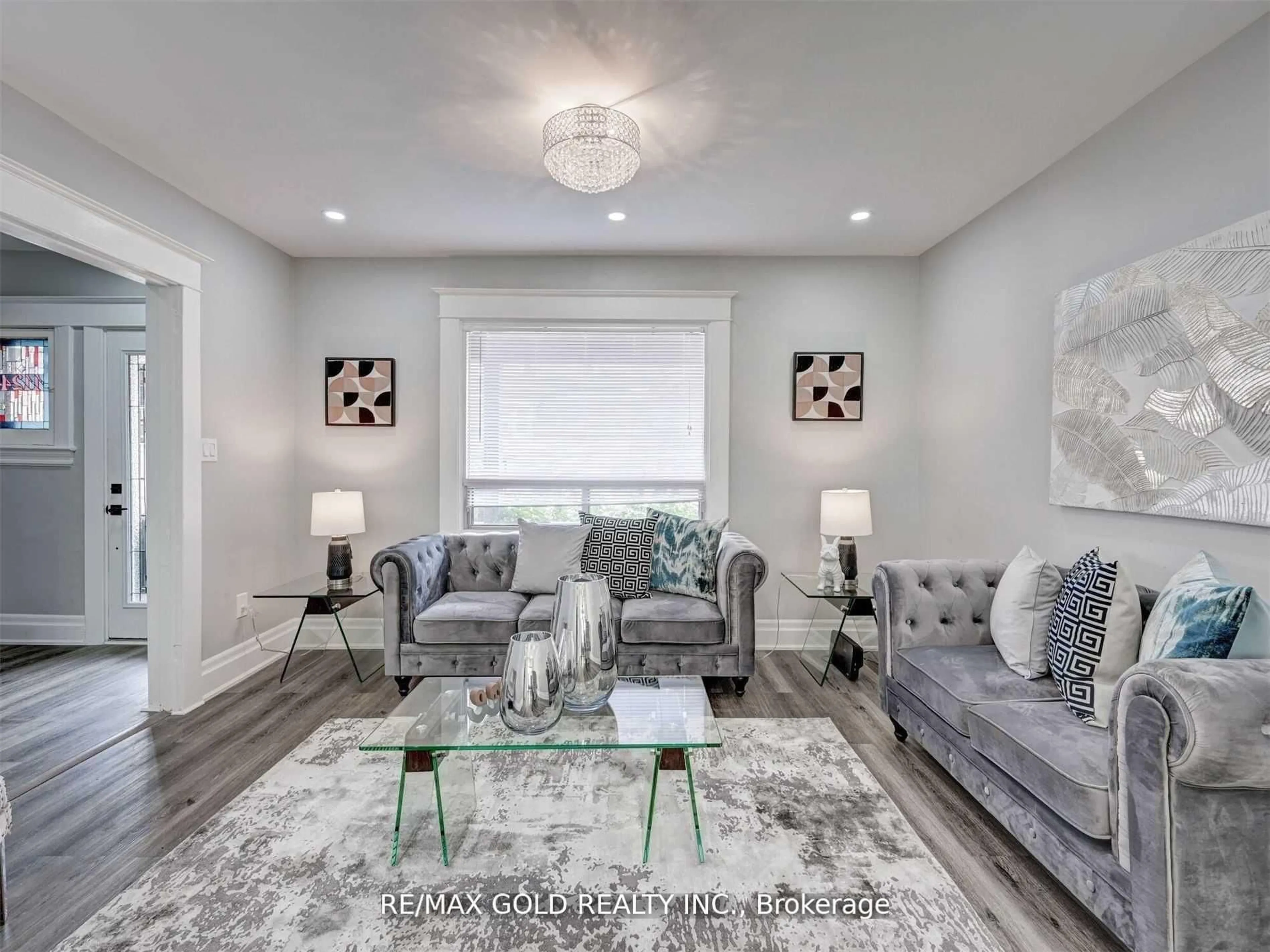 Living room with furniture, unknown for 1124 Cannon St, Hamilton Ontario L8L 2J8