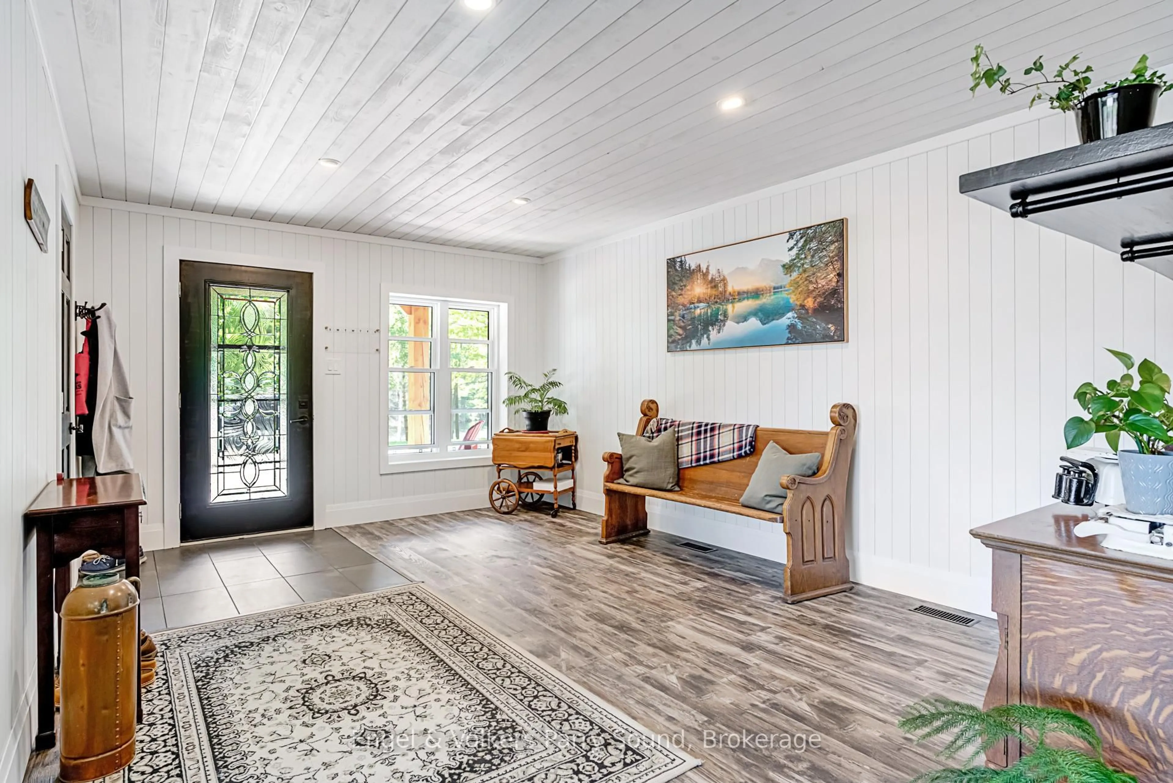 Indoor entryway for 49 Regency Dr, Seguin Ontario P2A 0B2