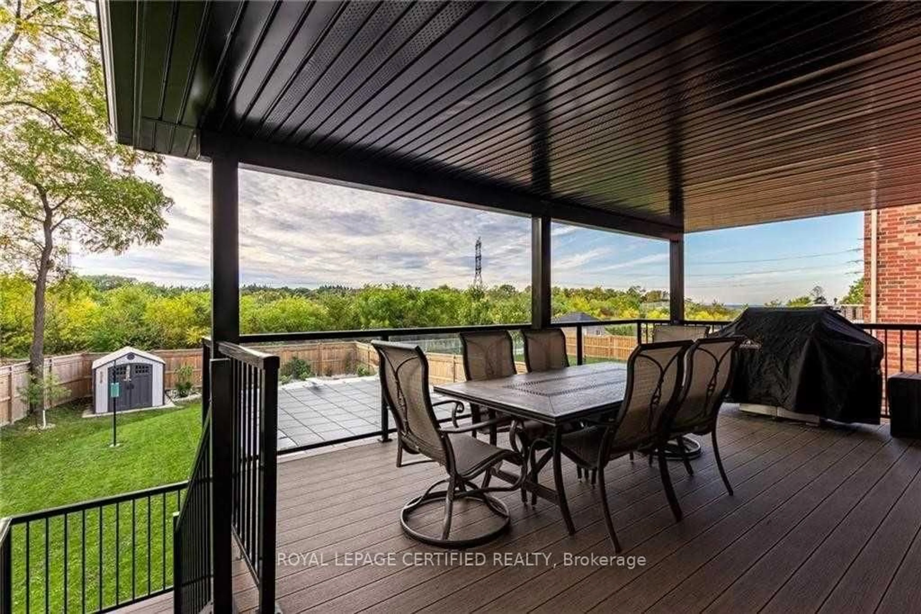 Patio, water/lake/river/ocean view for 130 Kingsview Dr, Hamilton Ontario L8J 3X5