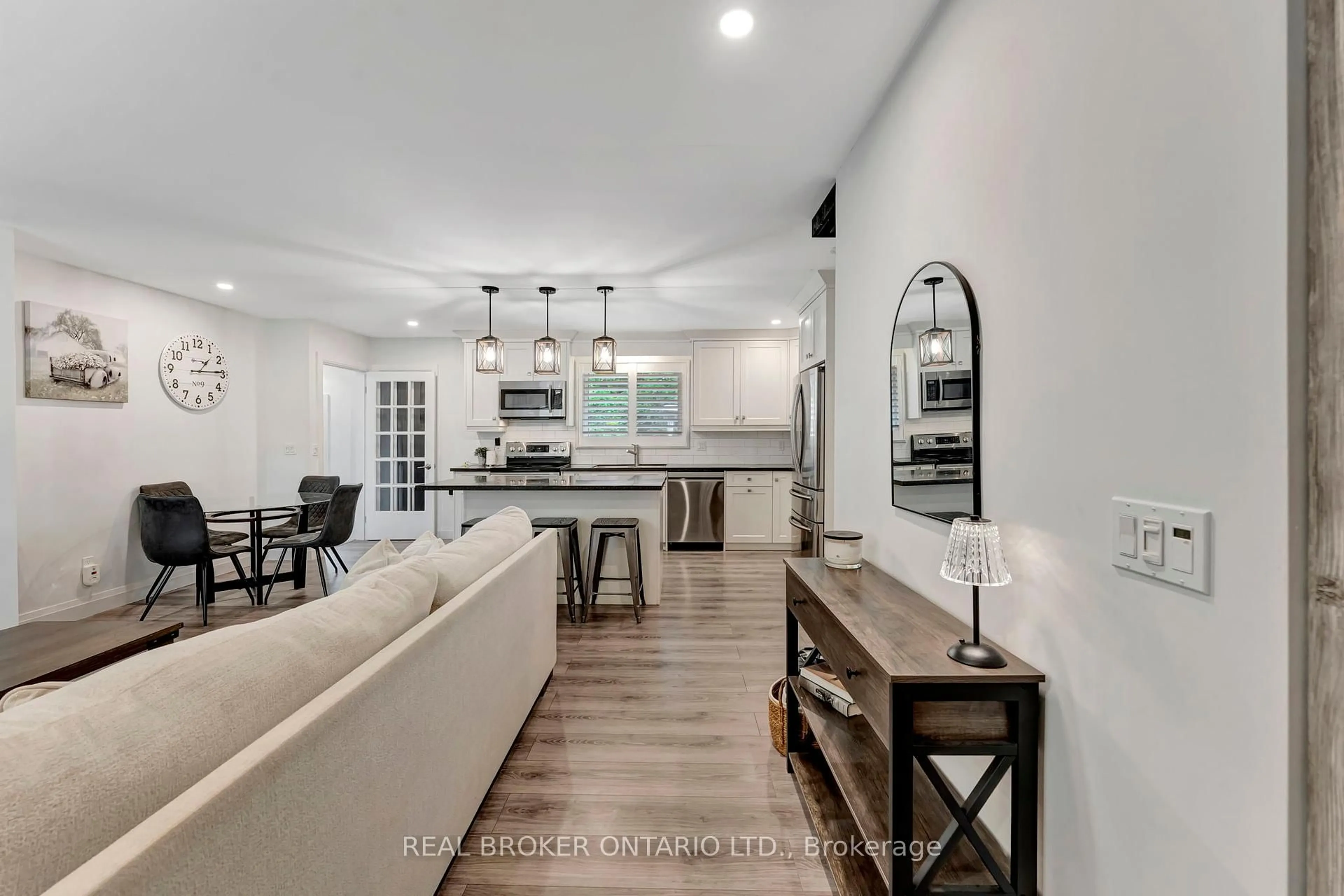 Open concept kitchen, ceramic/tile floor for 403 Oakhill Dr, Brantford Ontario N3T 5L7
