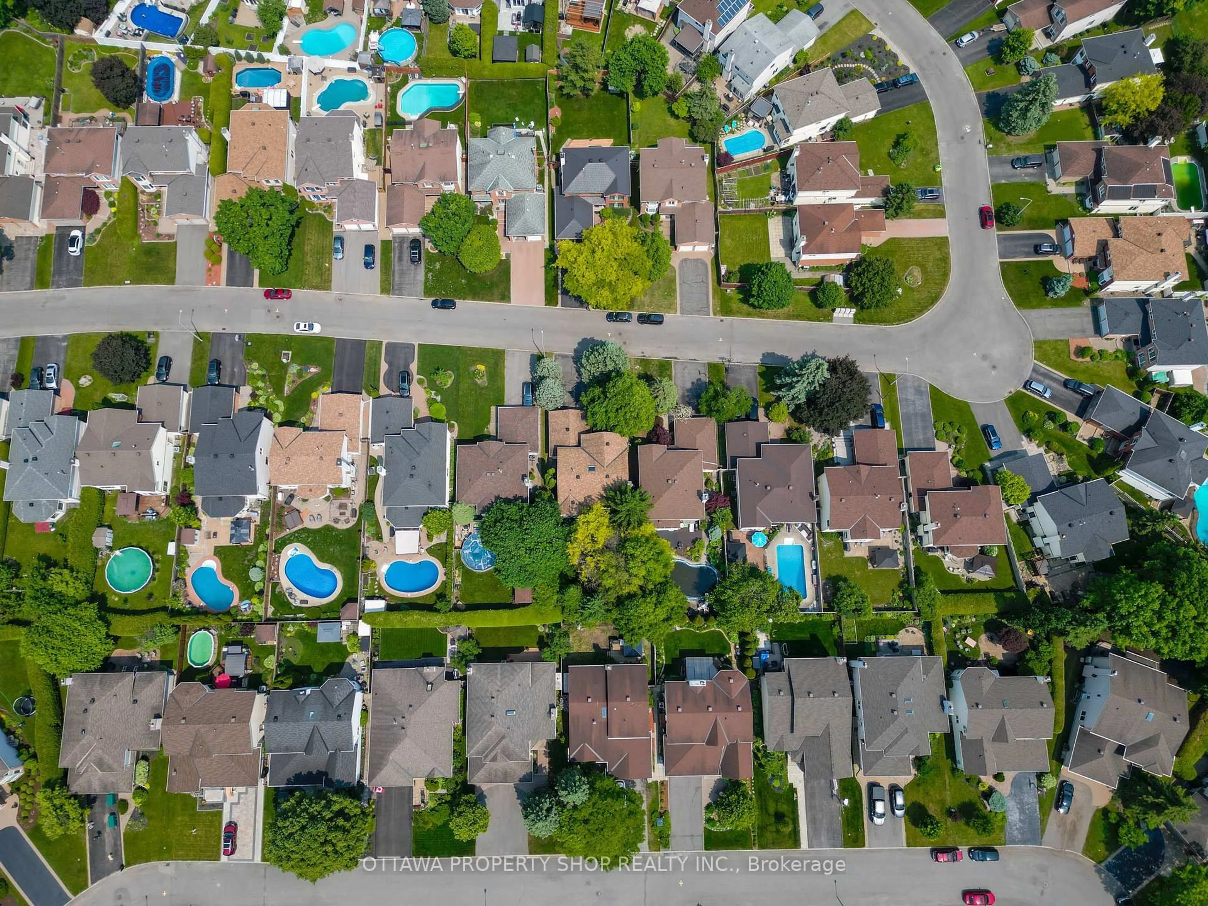 A pic from outside/outdoor area/front of a property/back of a property/a pic from drone, street for 566 Falwyn Cres, Orleans Ontario K4A 2A4