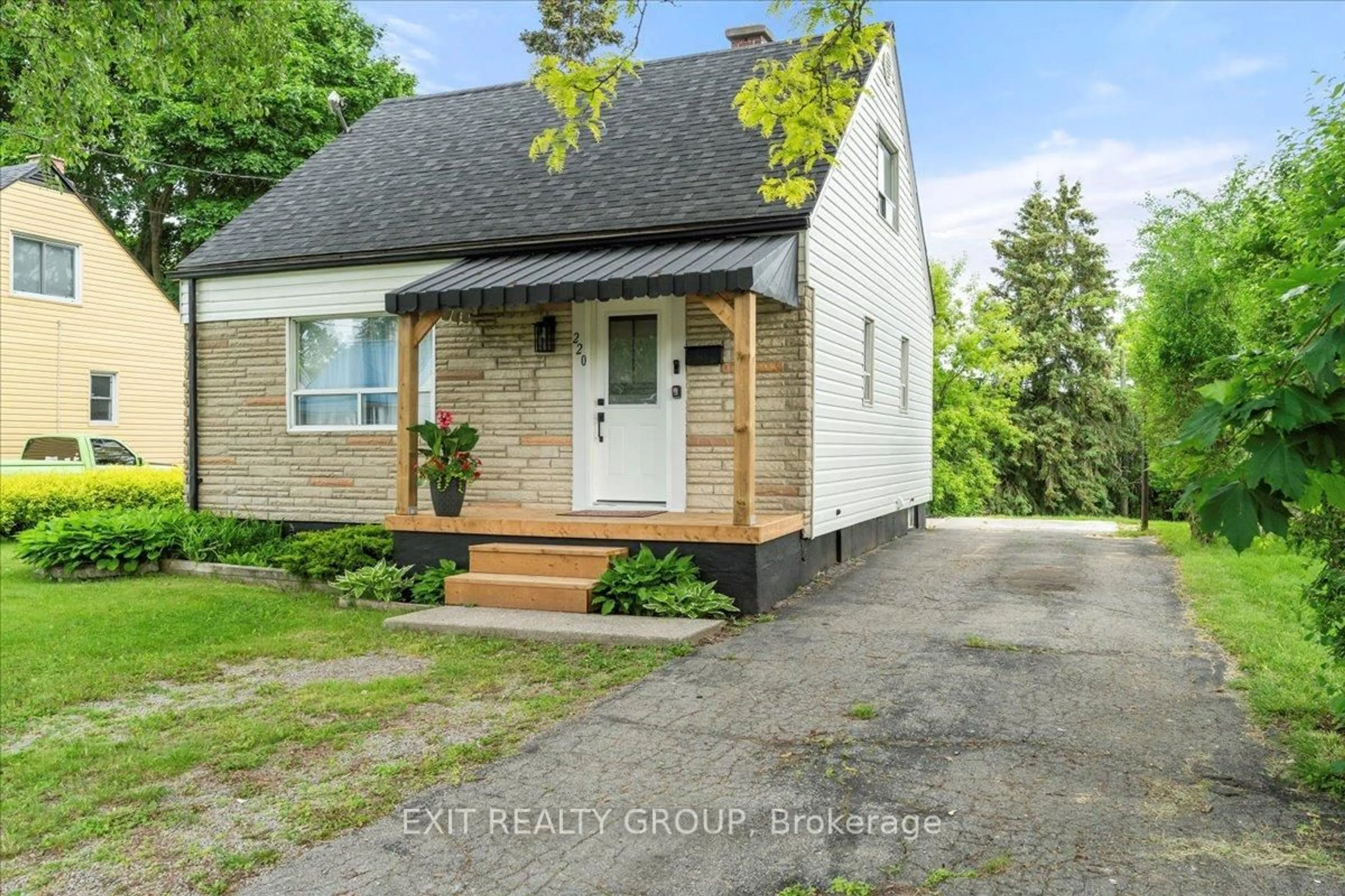 Unknown for 220 Pine St, Belleville Ontario K8N 2N4