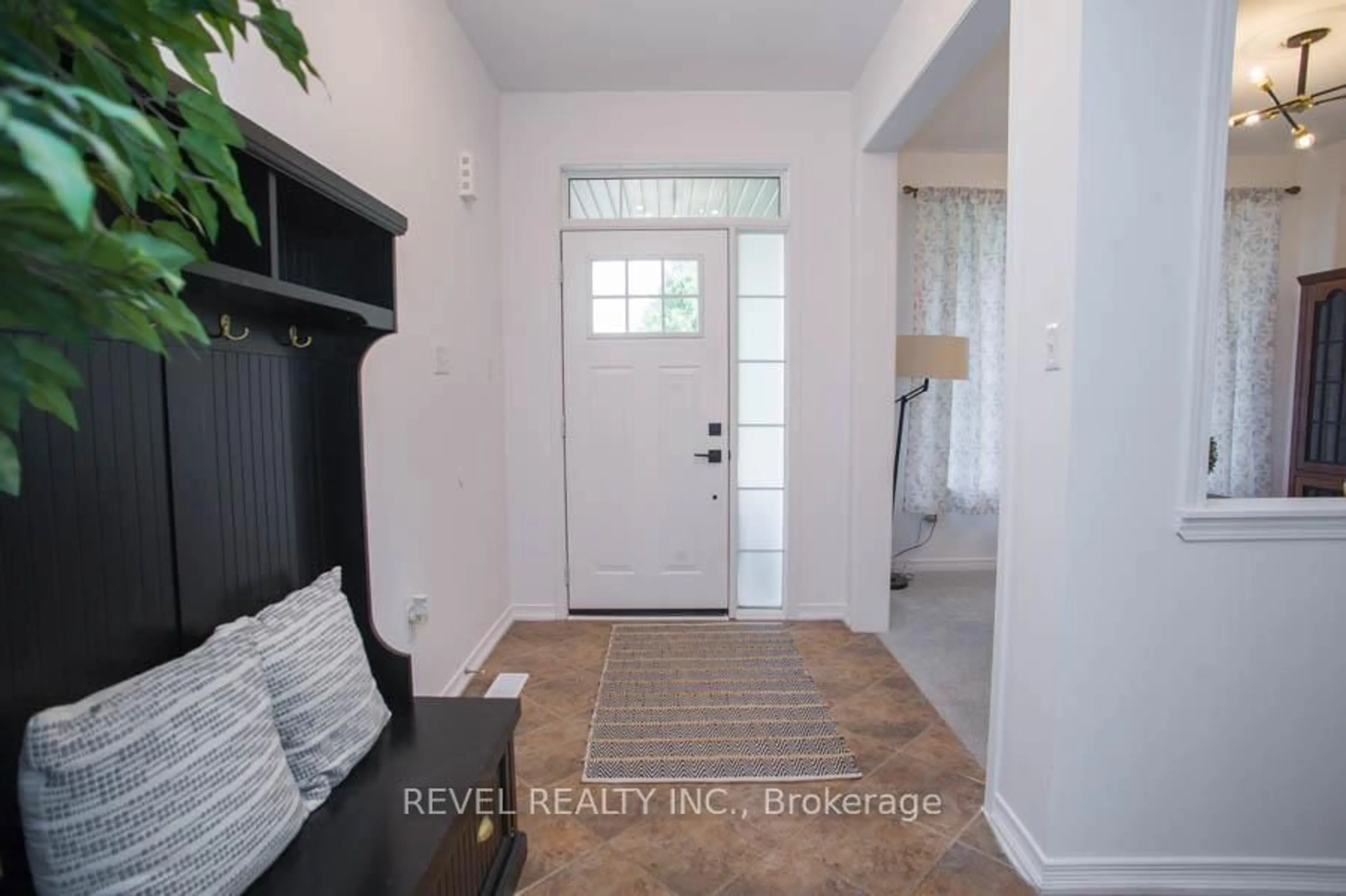 Indoor entryway for 9 Waldie Cres, Brantford Ontario N3T 0B7