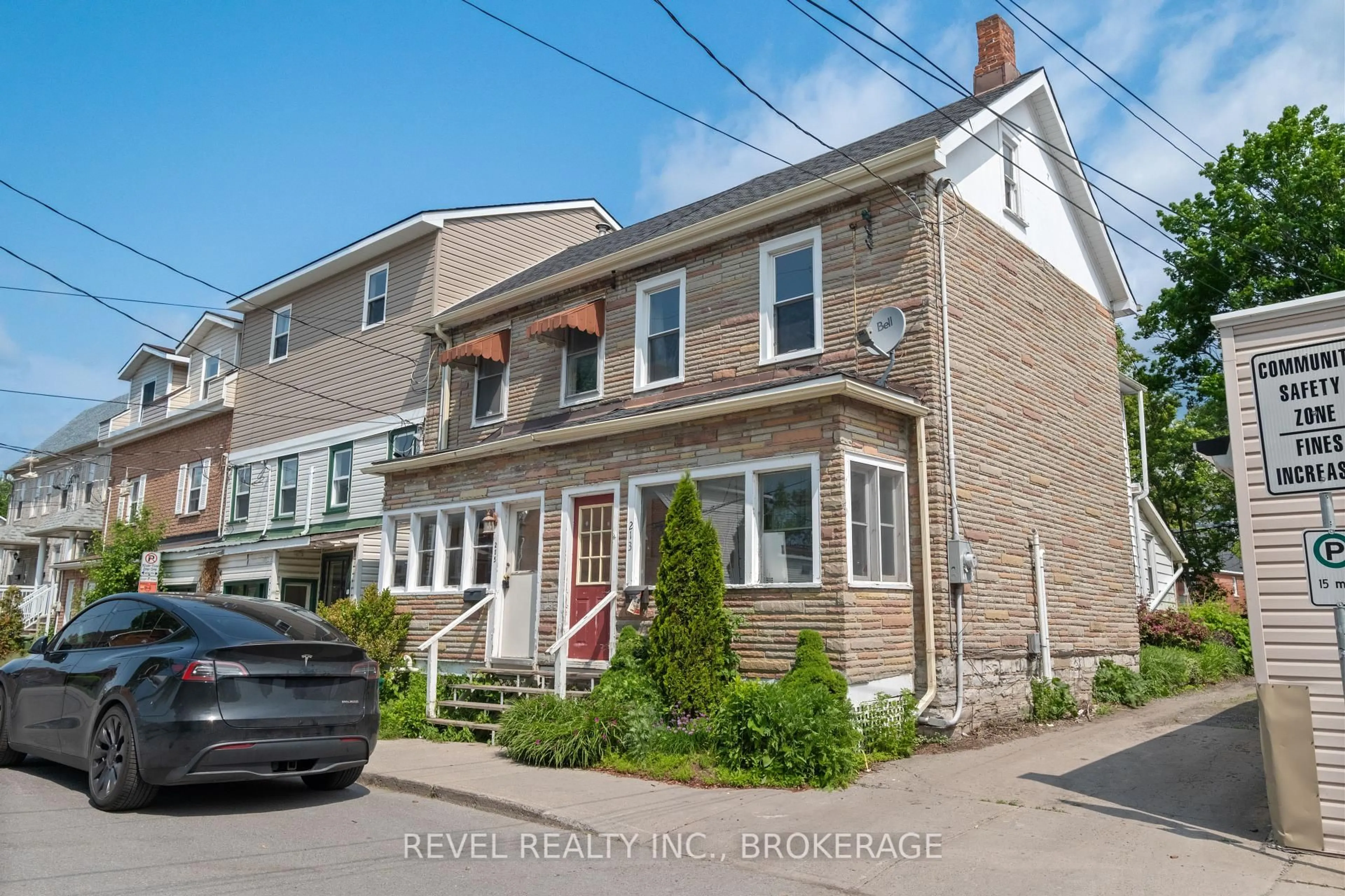 Unknown for 215 Earl St, Kingston Ontario K7L 2H6