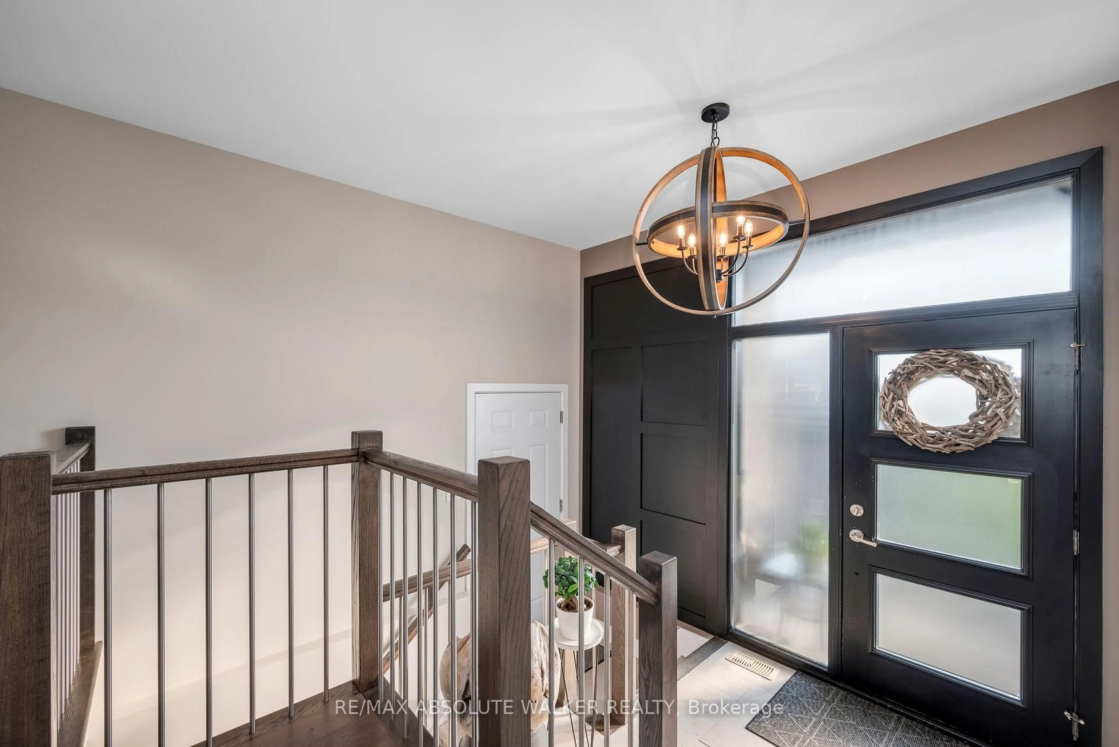 Indoor entryway for 224 Versaille St, Alfred and Plantagenet Ontario K0A 3K0