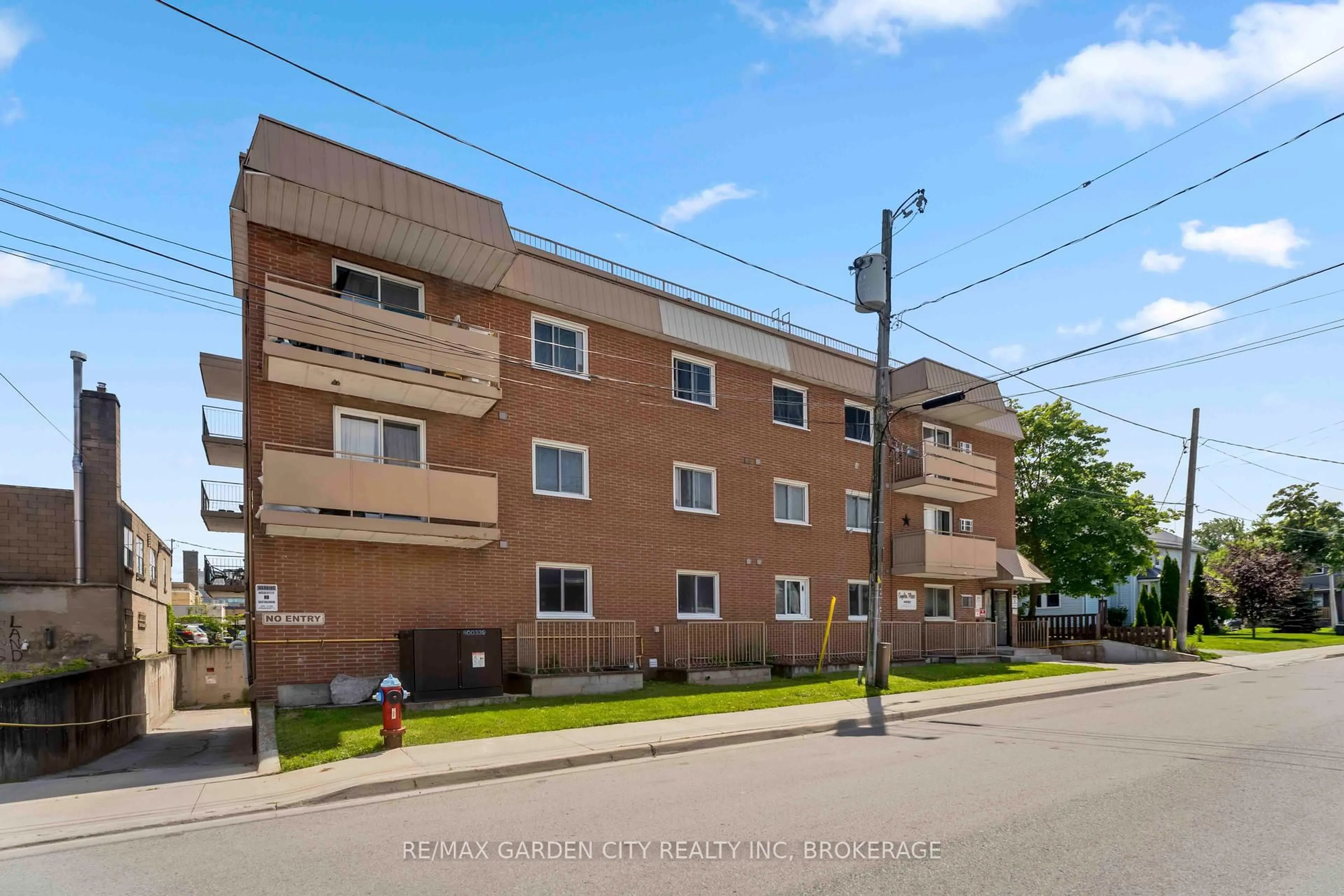 Patio, street for 4692 Crysler Ave #202, Niagara Falls Ontario L2E 3V8