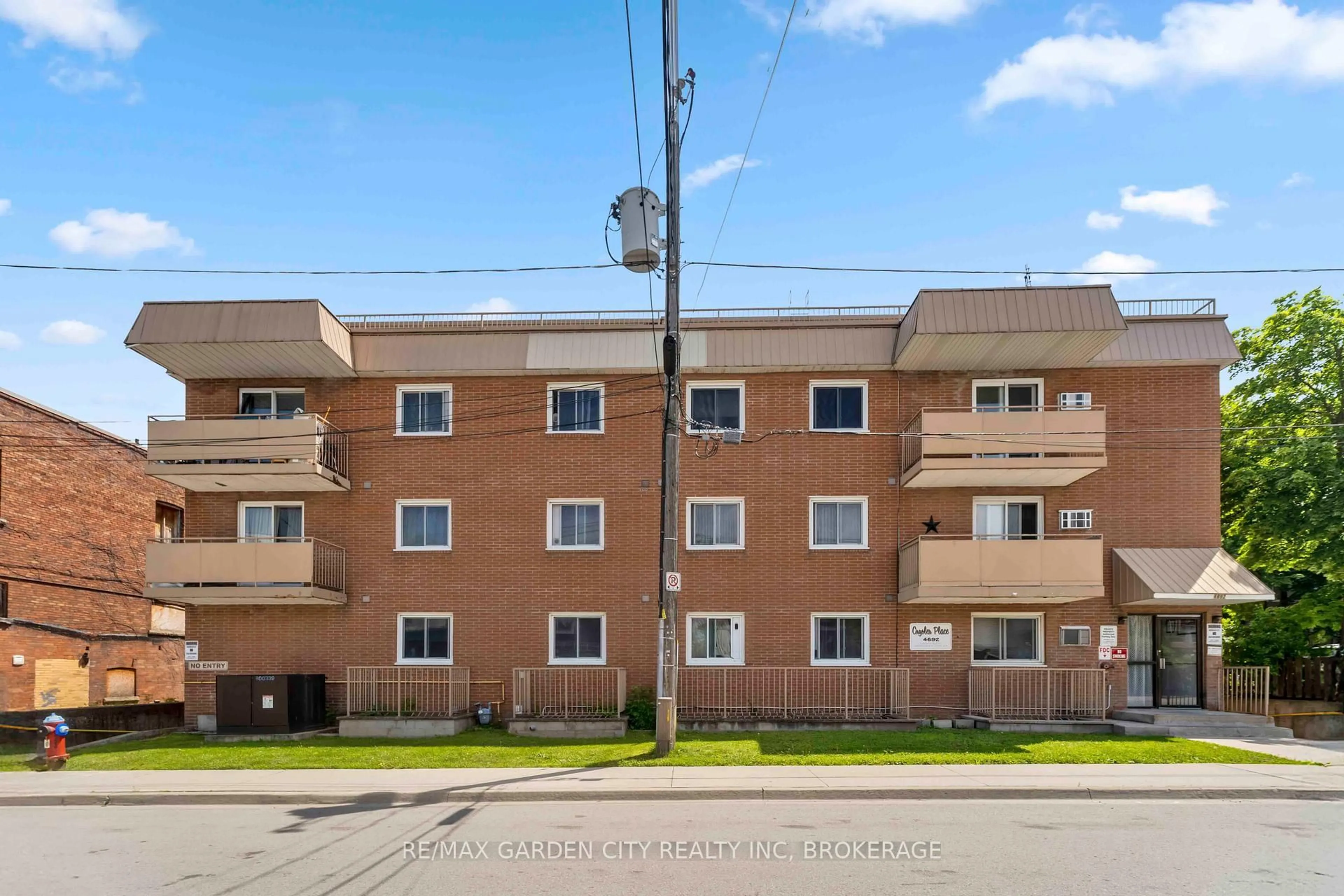 Patio, street for 4692 Crysler Ave #202, Niagara Falls Ontario L2E 3V8