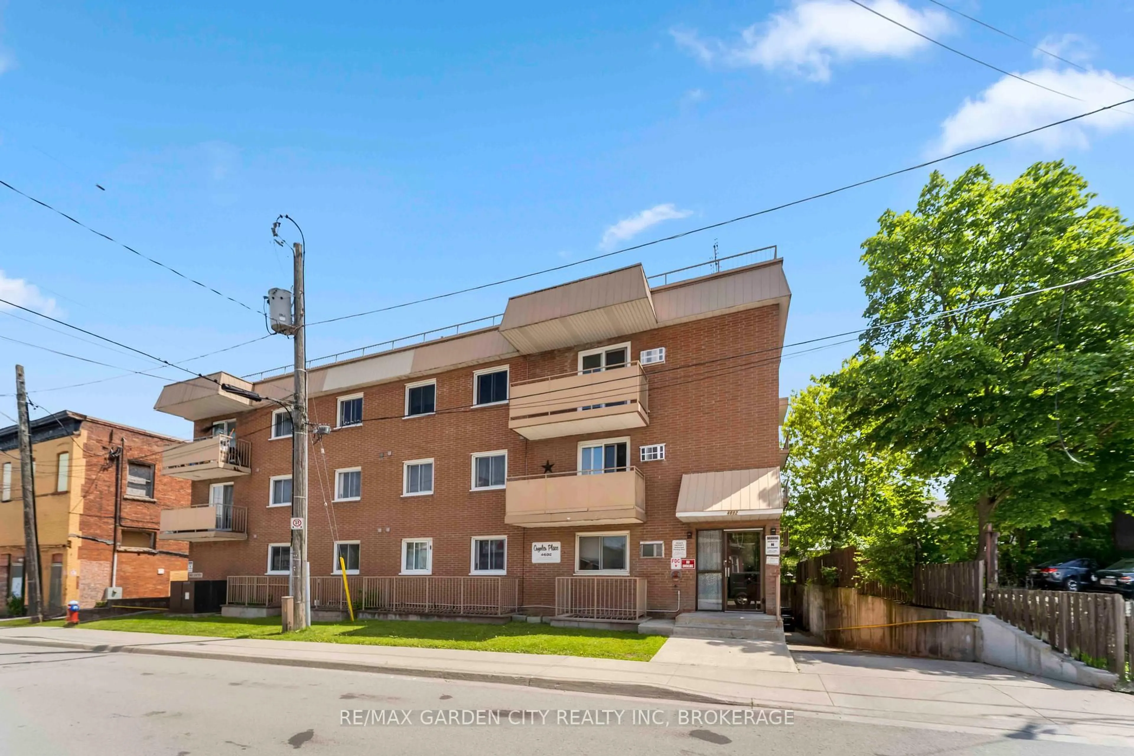 Patio, street for 4692 Crysler Ave #202, Niagara Falls Ontario L2E 3V8