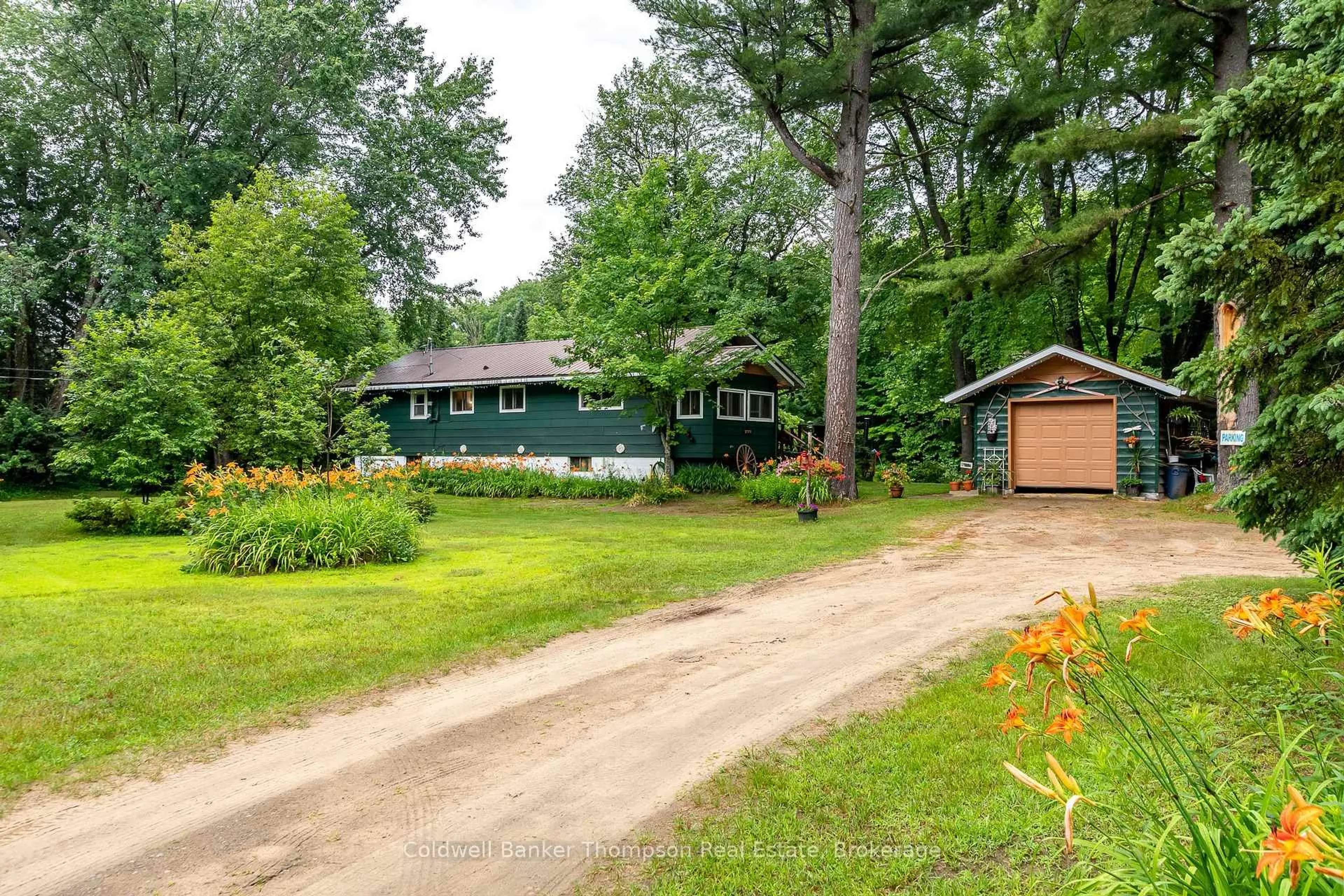 A pic from outside/outdoor area/front of a property/back of a property/a pic from drone, unknown for 157 GROEGER Rd, Huntsville Ontario P1H 2J4