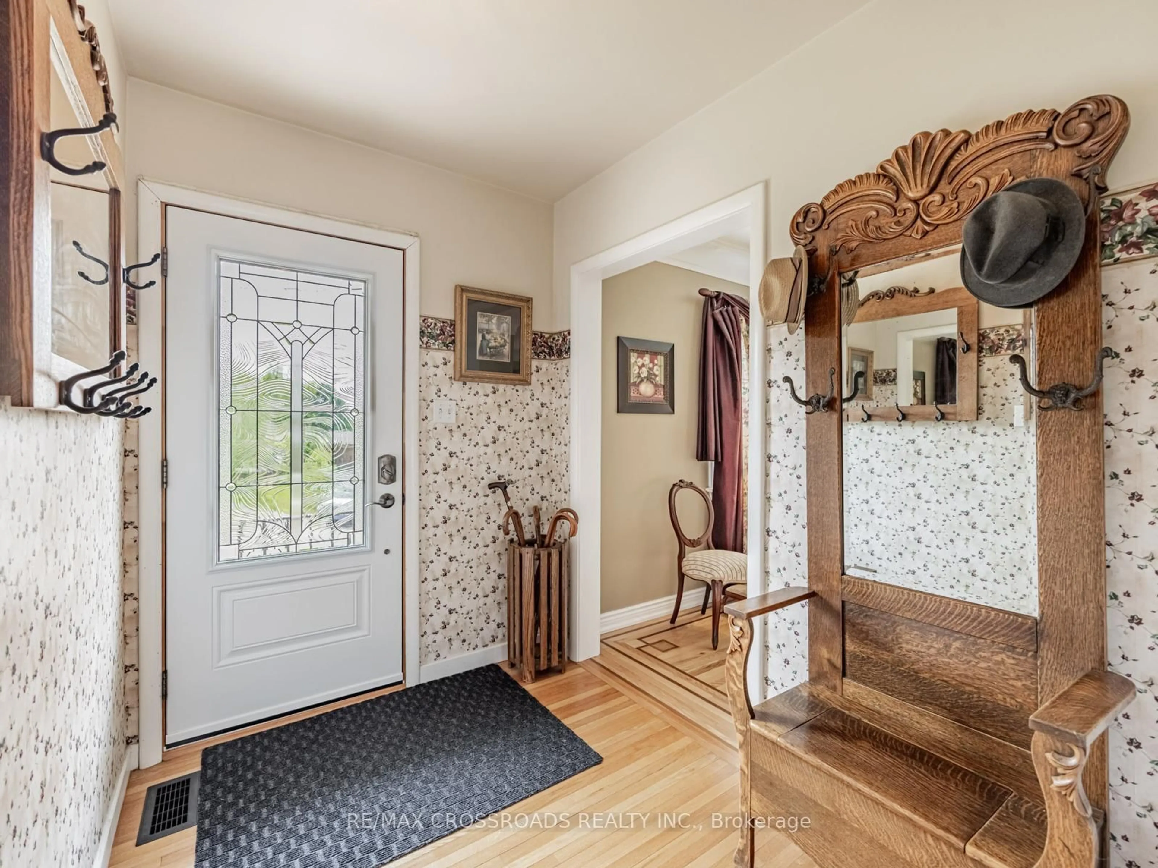 Indoor entryway for 18 Underhill Ave, Hamilton Ontario L9H 1S3