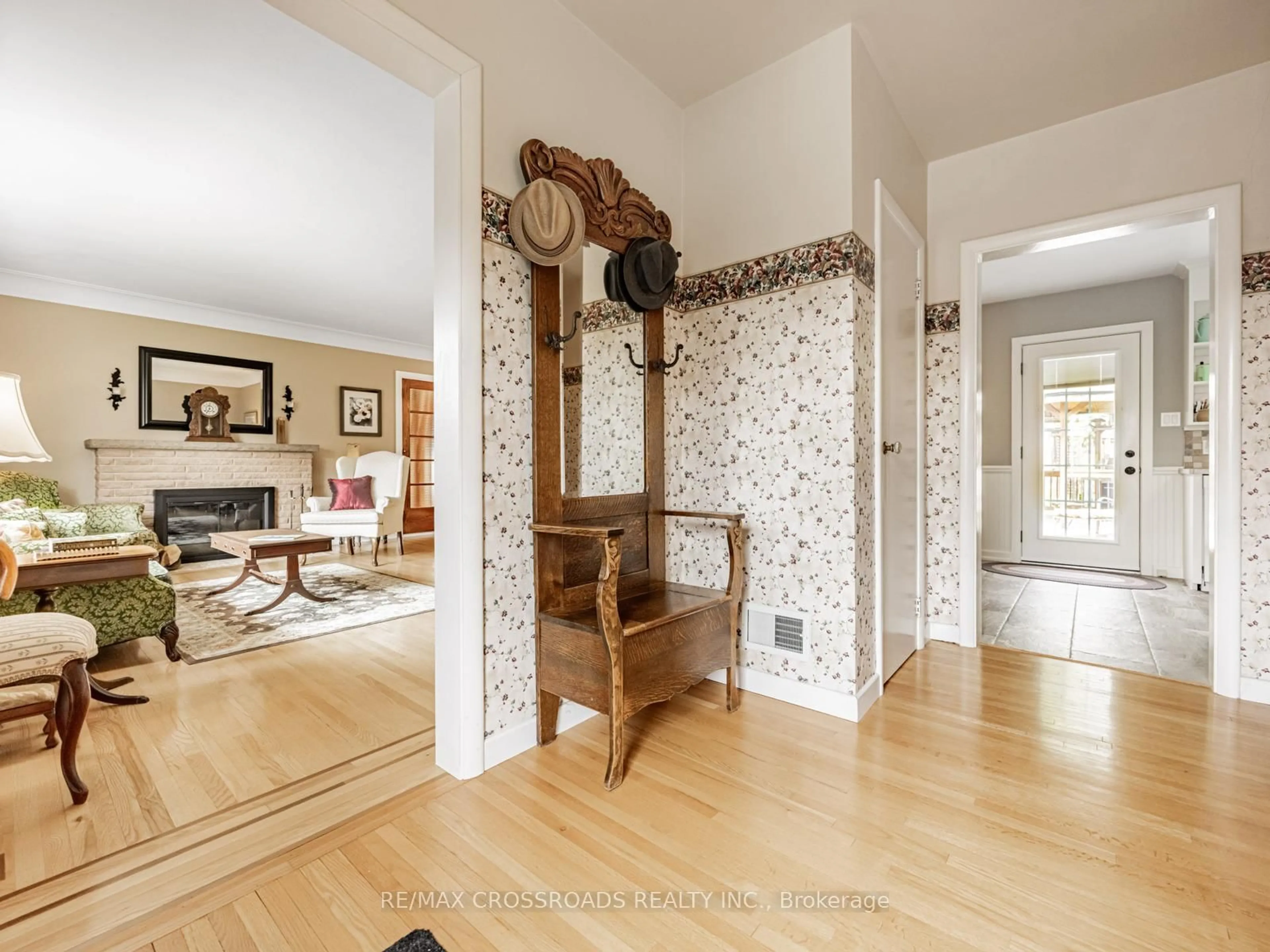 Indoor entryway for 18 Underhill Ave, Hamilton Ontario L9H 1S3