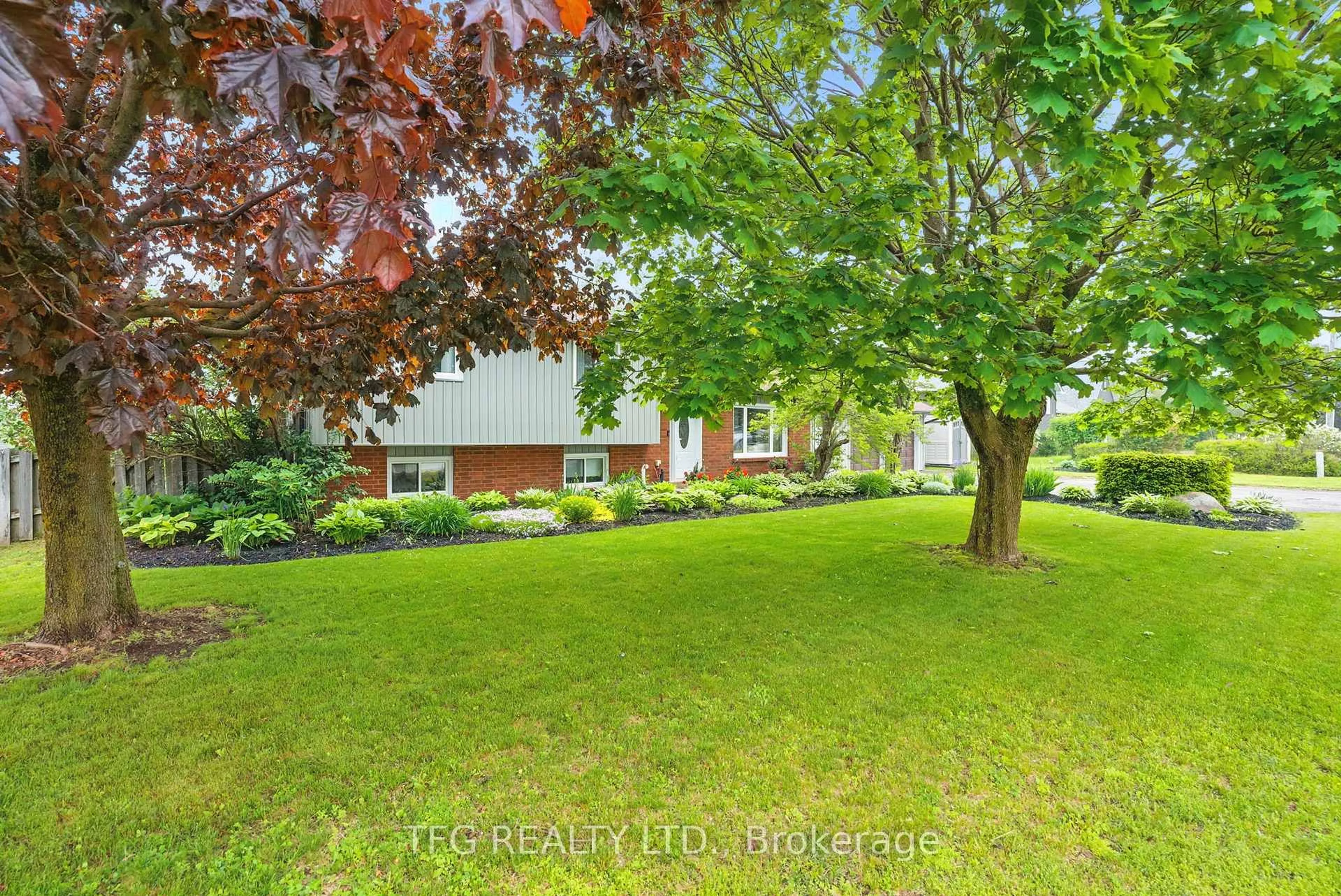 A pic from outside/outdoor area/front of a property/back of a property/a pic from drone, street for 227 Corbett Dr, Kawartha Lakes Ontario L0A 1K0