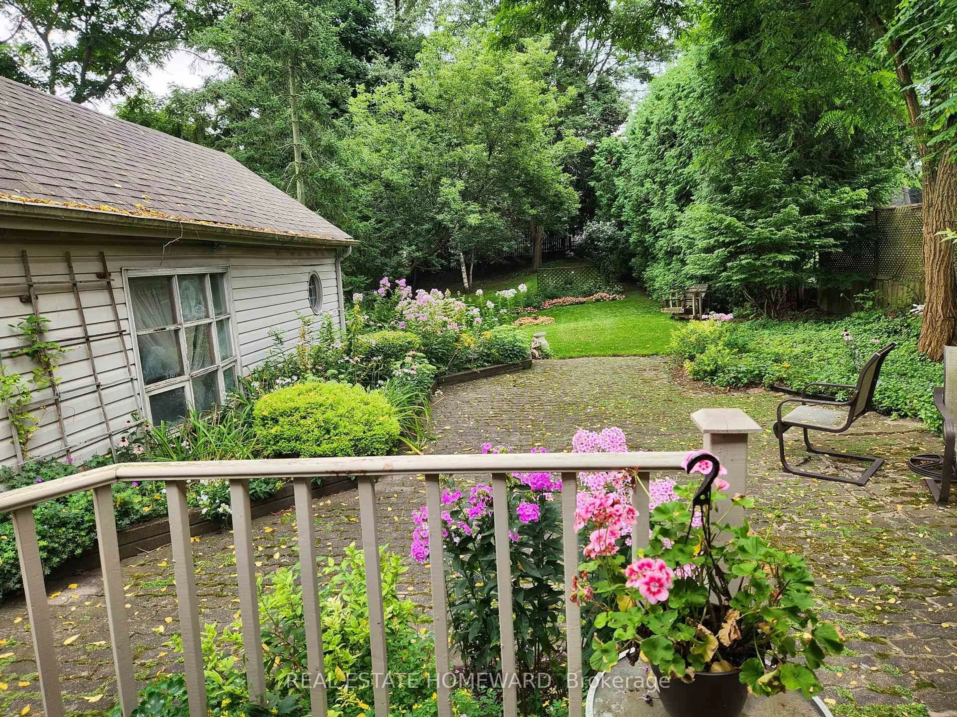 Patio, unknown for 64 Academy St, Hamilton Ontario L9G 2Y1