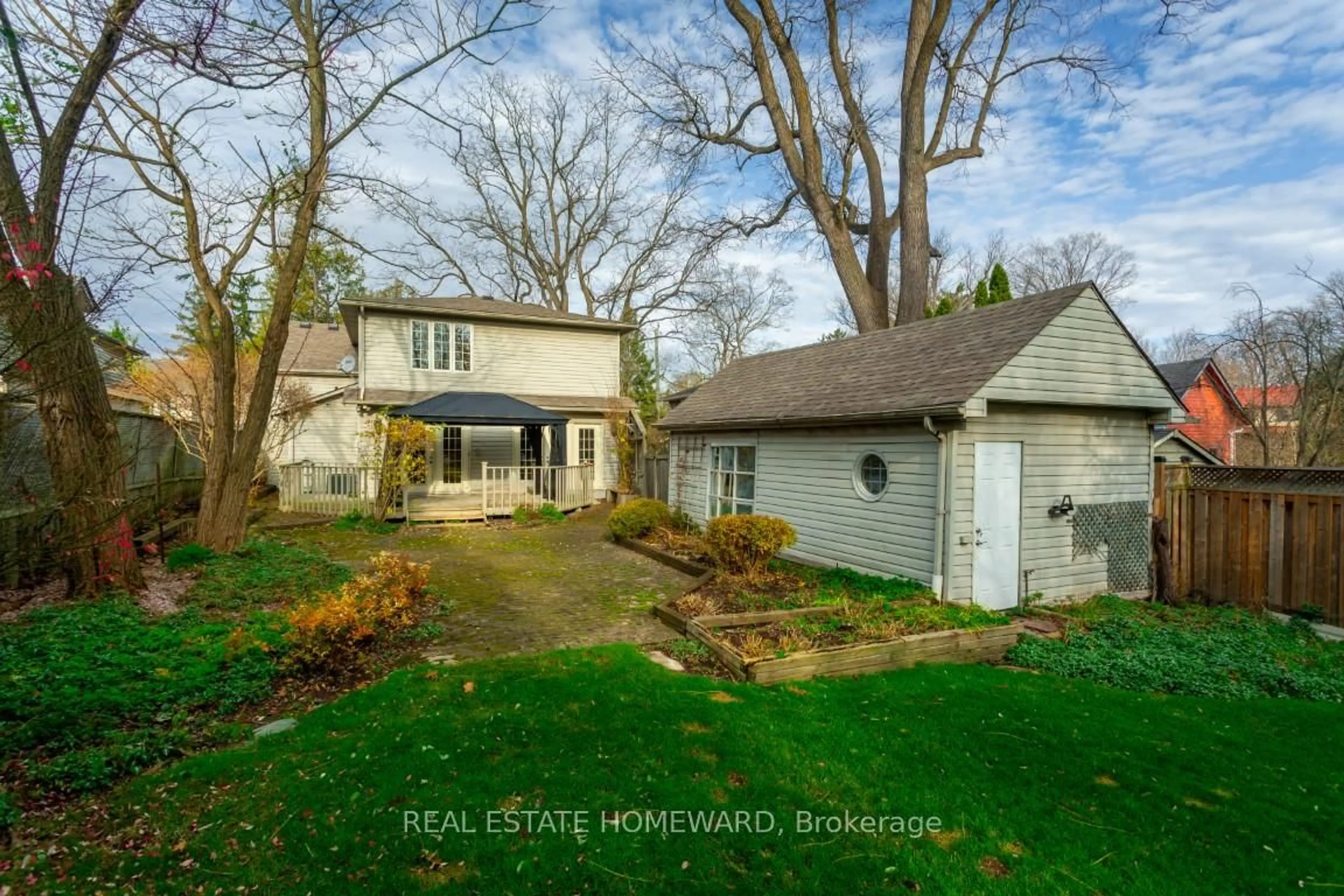 A pic from outside/outdoor area/front of a property/back of a property/a pic from drone, water/lake/river/ocean view for 64 Academy St, Hamilton Ontario L9G 2Y1