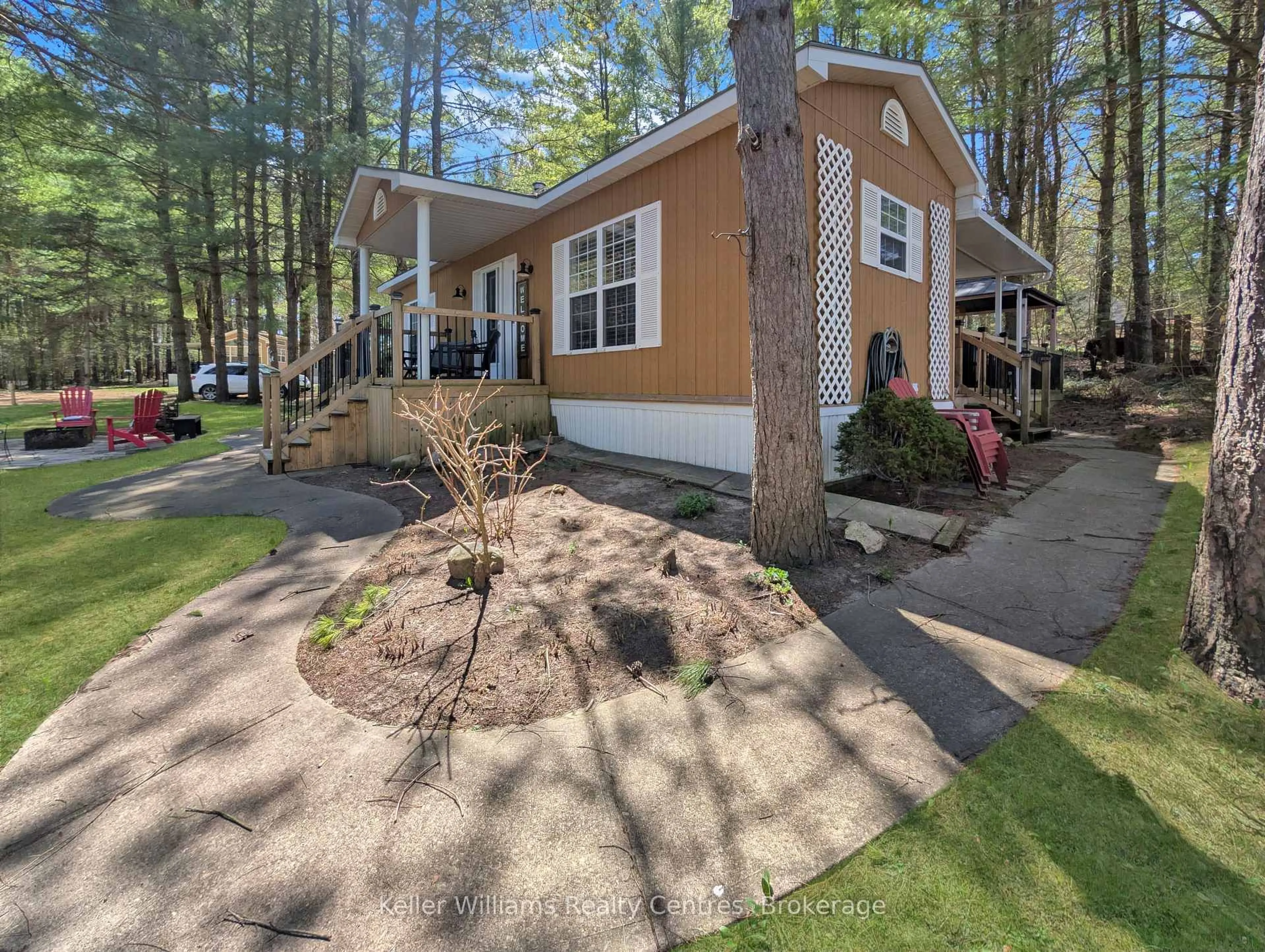 A pic from outside/outdoor area/front of a property/back of a property/a pic from drone, street for 13 Southline Ave #M9, Huron-Kinloss Ontario N2Z 2X5