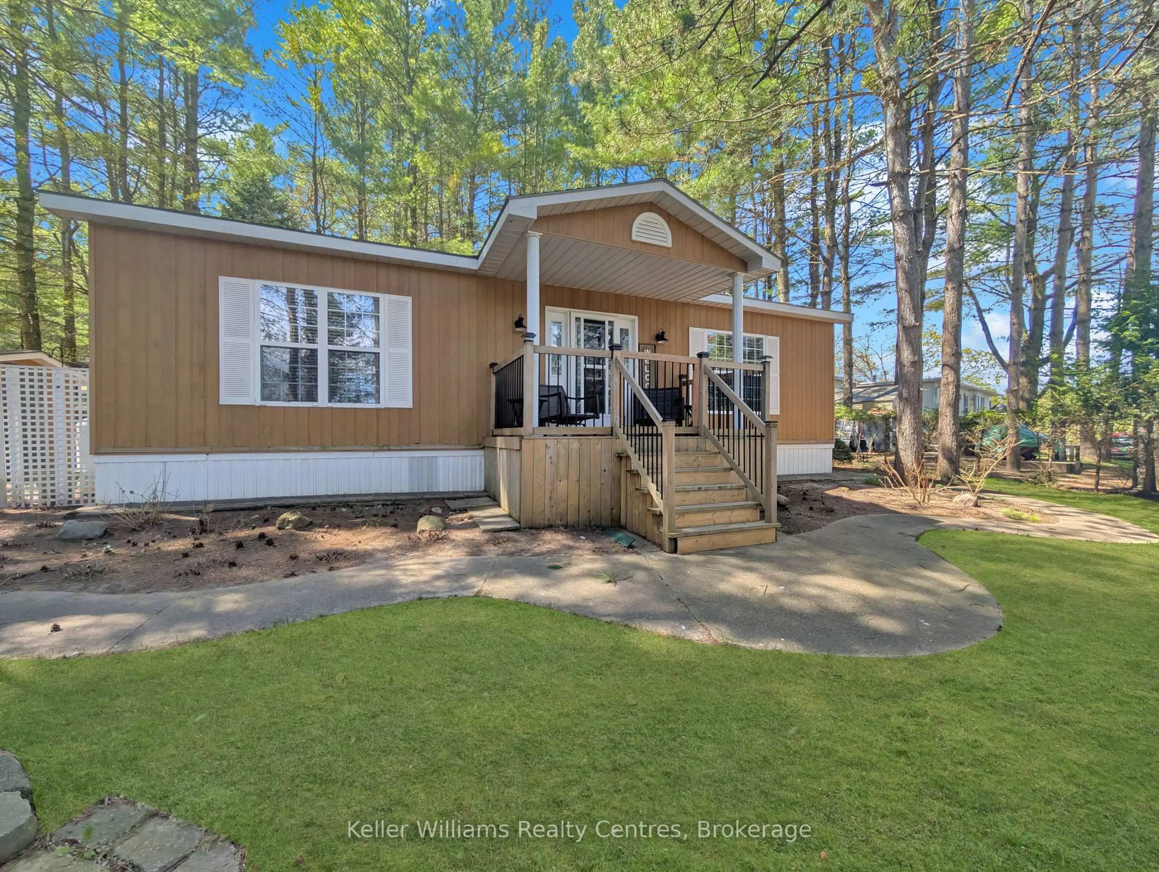 Home with vinyl exterior material, unknown for 13 Southline Ave #M9, Huron-Kinloss Ontario N2Z 2X5
