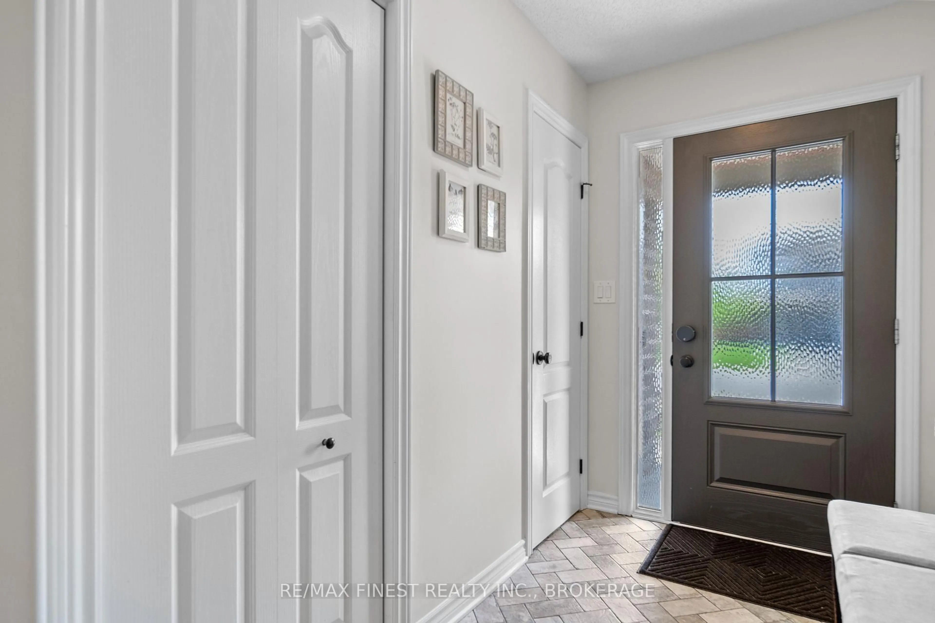 Indoor entryway for 1200 Carfa Cres, Kingston Ontario K7P 0N1