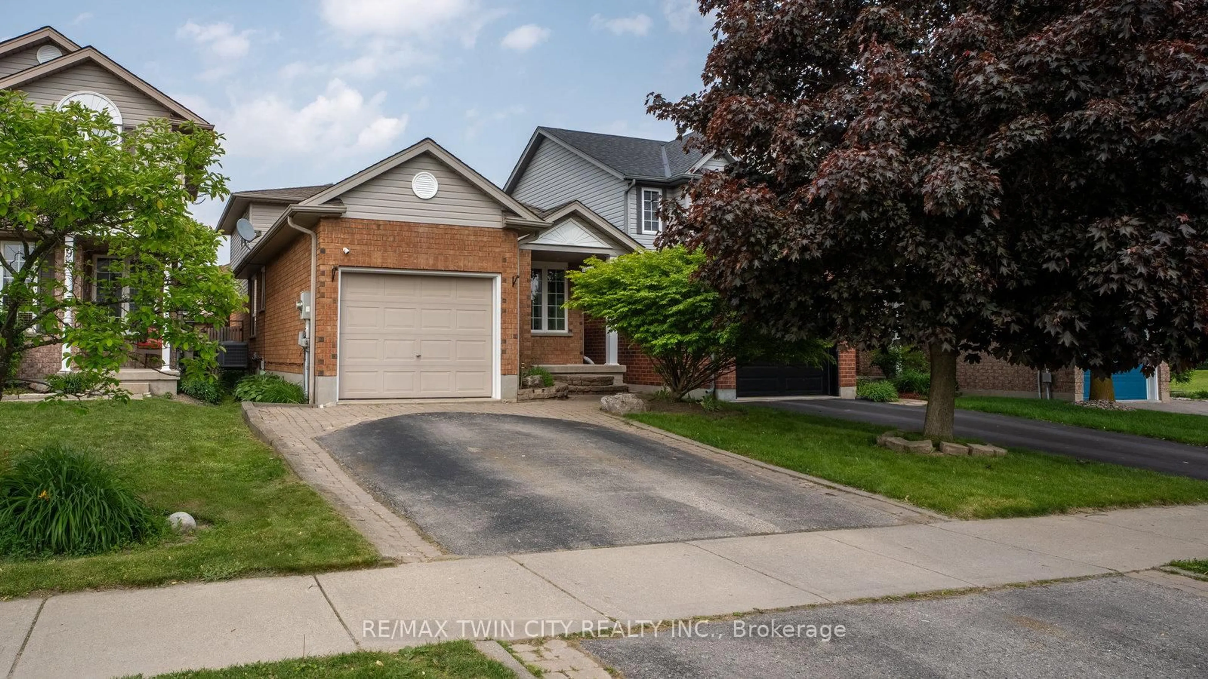 Home with brick exterior material, street for 7 Fletcher Crt, Guelph Ontario N1E 7G8