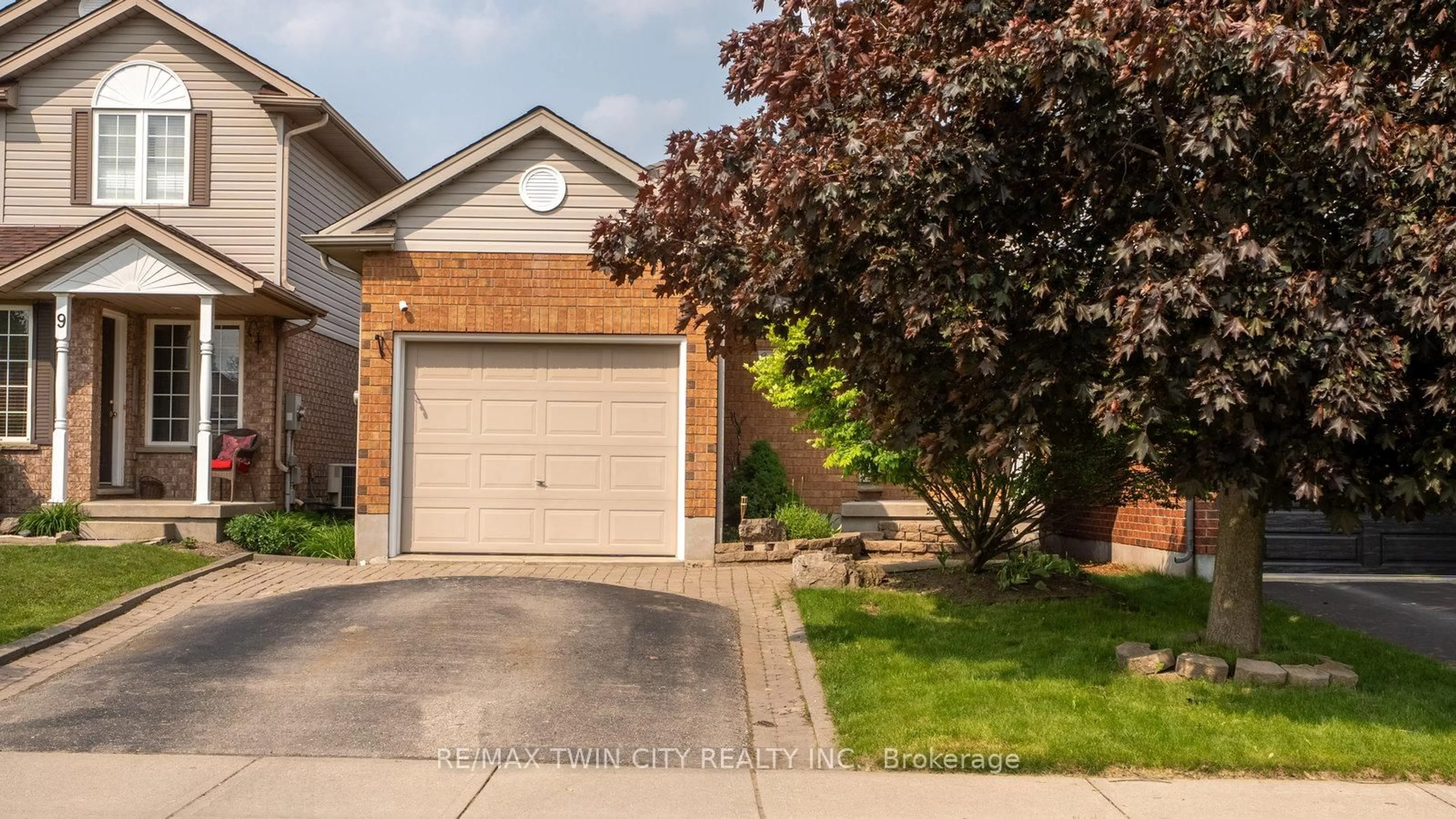 Home with brick exterior material, street for 7 Fletcher Crt, Guelph Ontario N1E 7G8