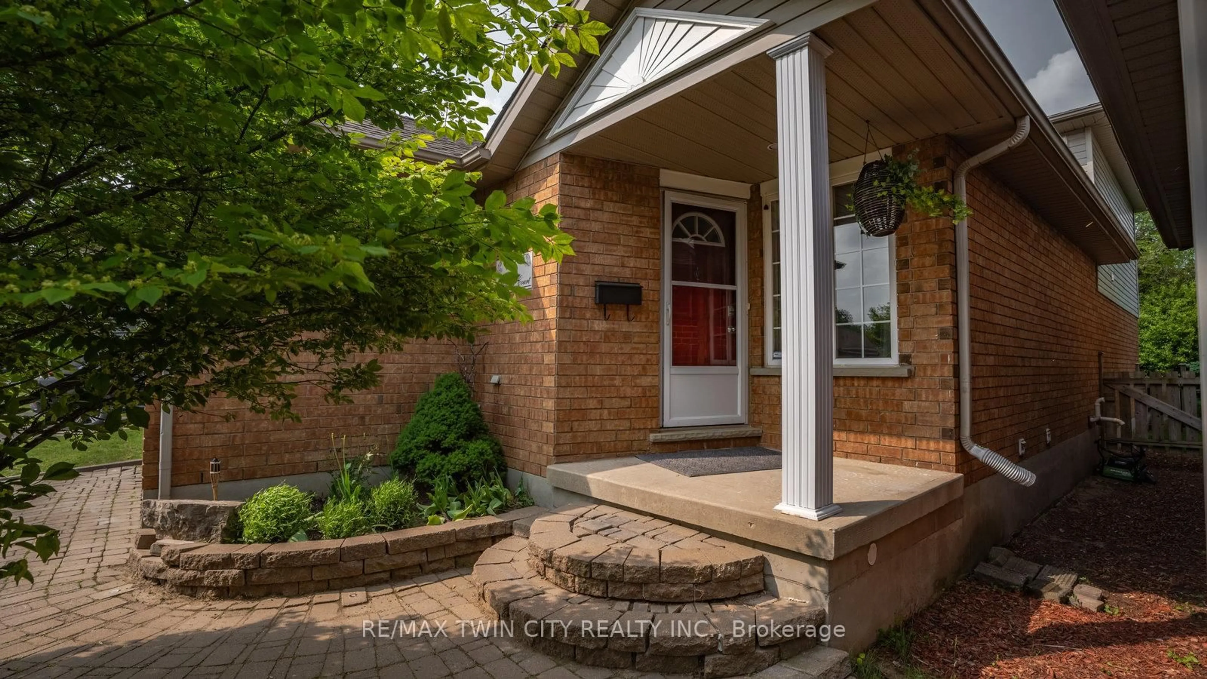Home with brick exterior material, street for 7 Fletcher Crt, Guelph Ontario N1E 7G8