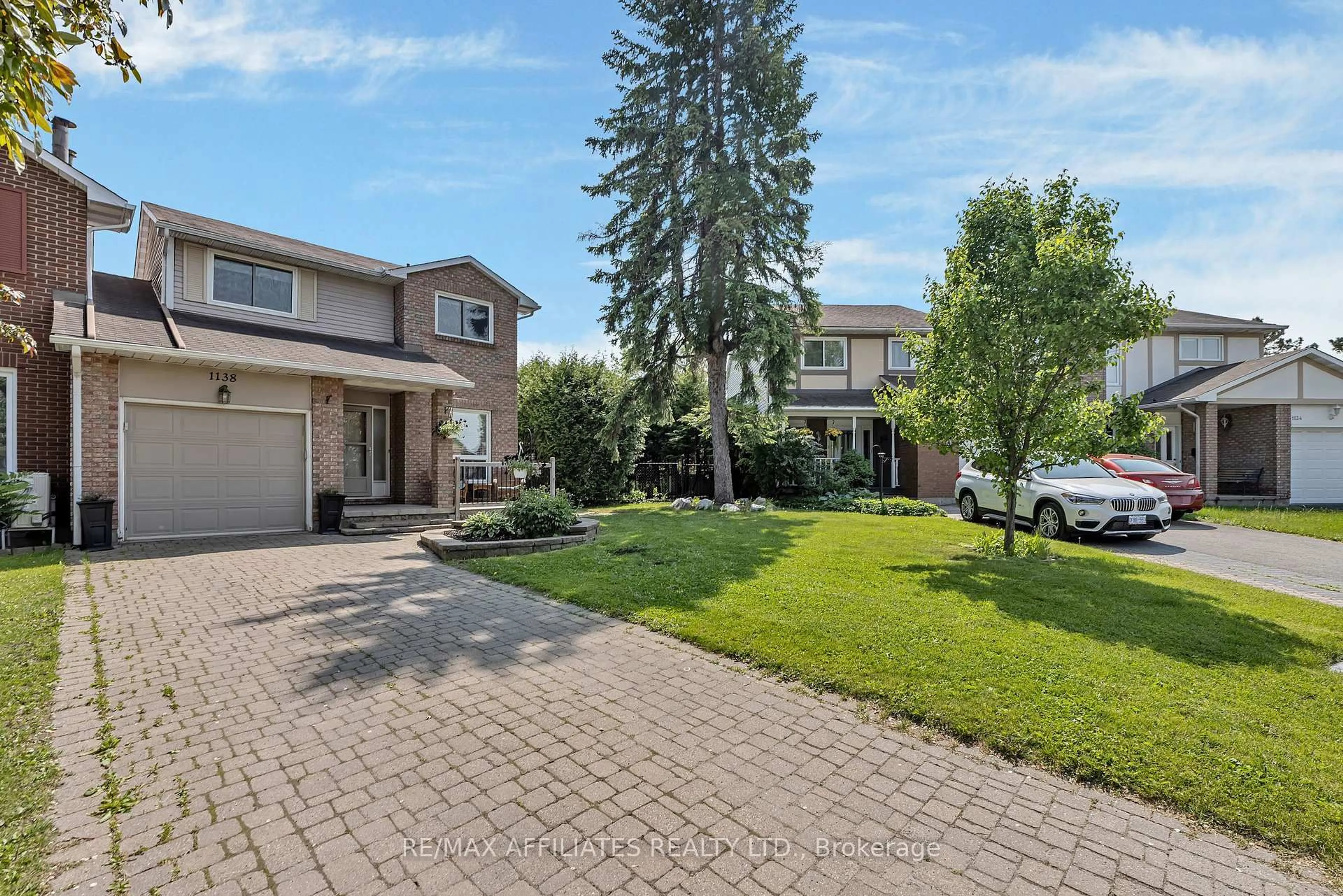 A pic from outside/outdoor area/front of a property/back of a property/a pic from drone, street for 1138 STE AGATHE Park, Ottawa Ontario K1C 2B5