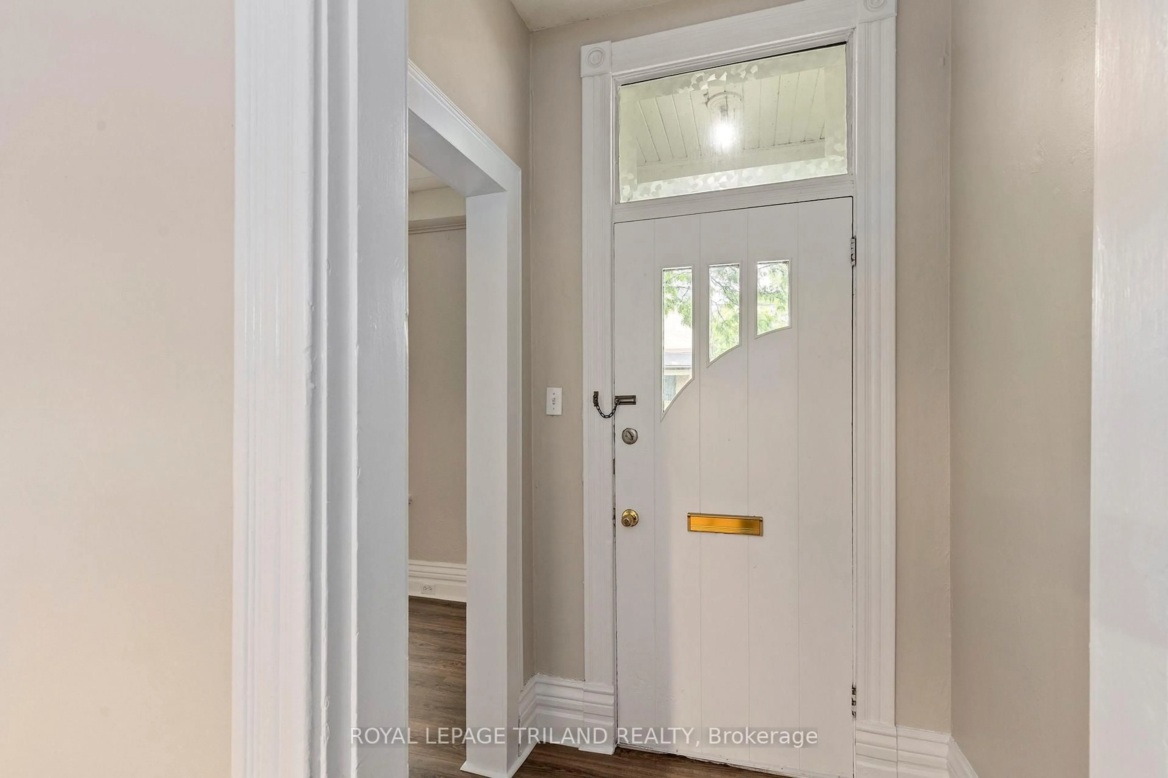 Indoor entryway for 26 Kensington Ave, London North Ontario N6H 1C2