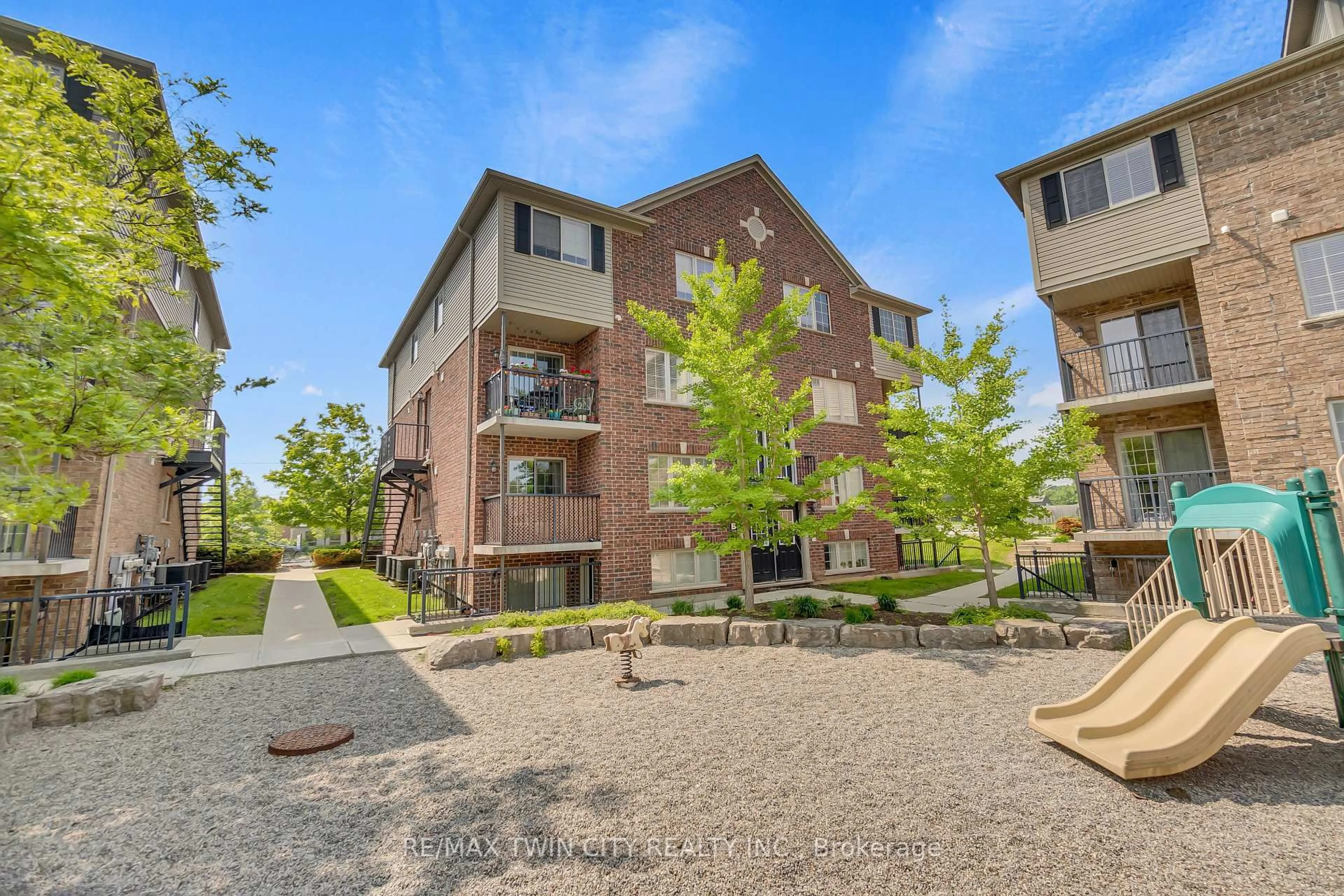 Patio, street for 950 Highland Rd #12, Kitchener Ontario N2N 0A5