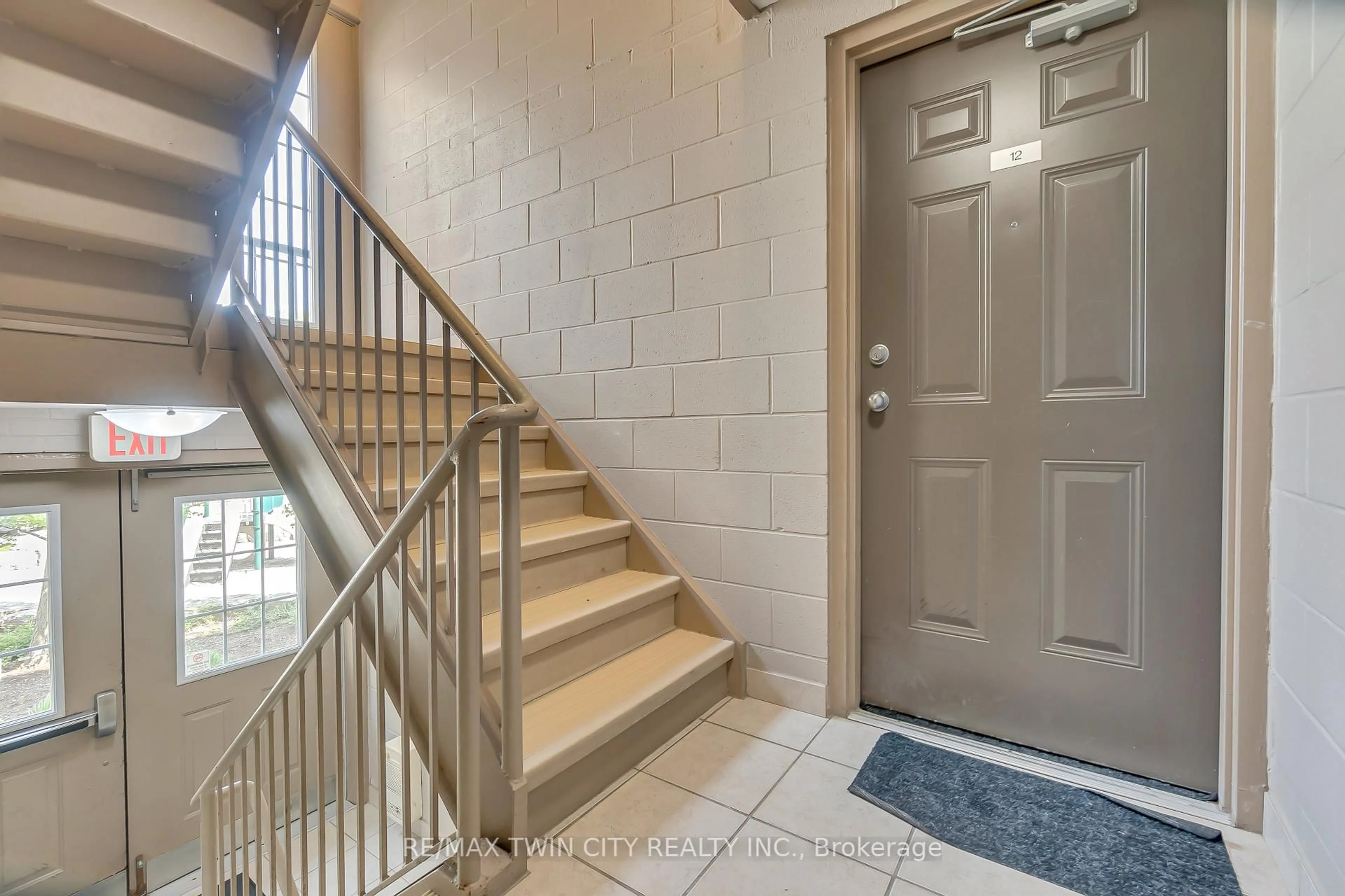 Indoor entryway for 950 Highland Rd #12, Kitchener Ontario N2N 0A5