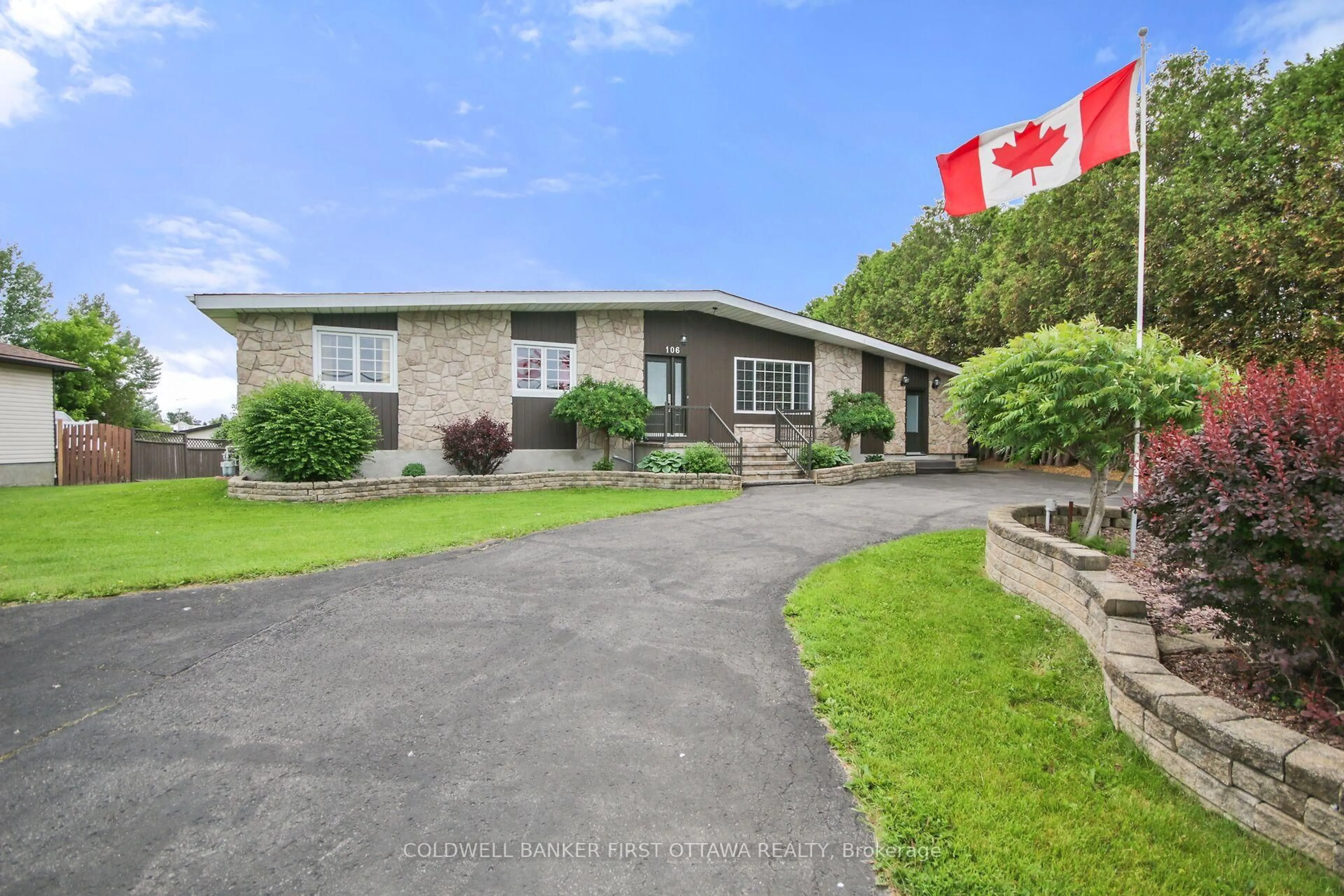 A pic from outside/outdoor area/front of a property/back of a property/a pic from drone, street for 106 Laurier St, Casselman Ontario K0A 1M0