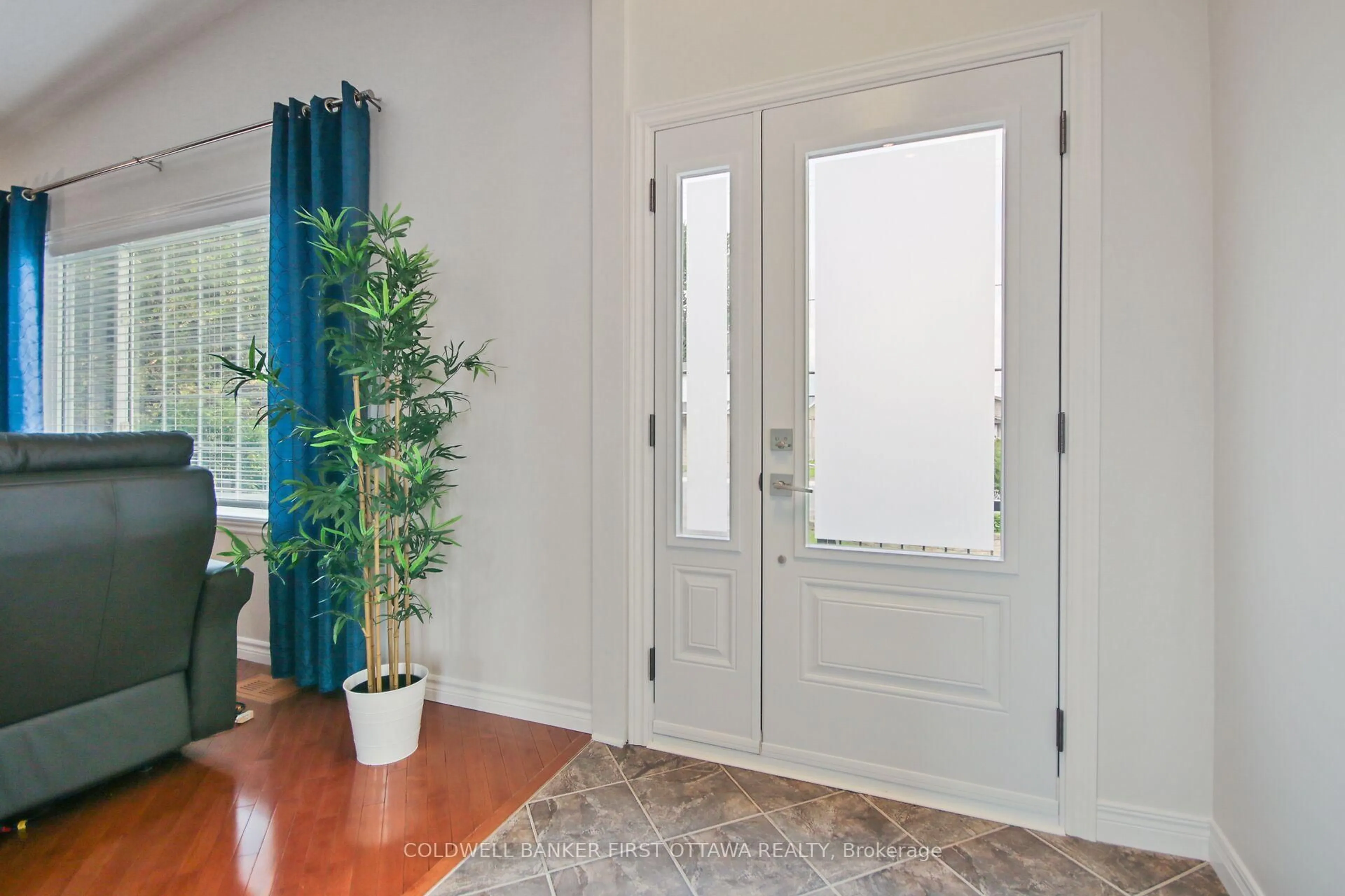 Indoor entryway for 106 Laurier St, Casselman Ontario K0A 1M0