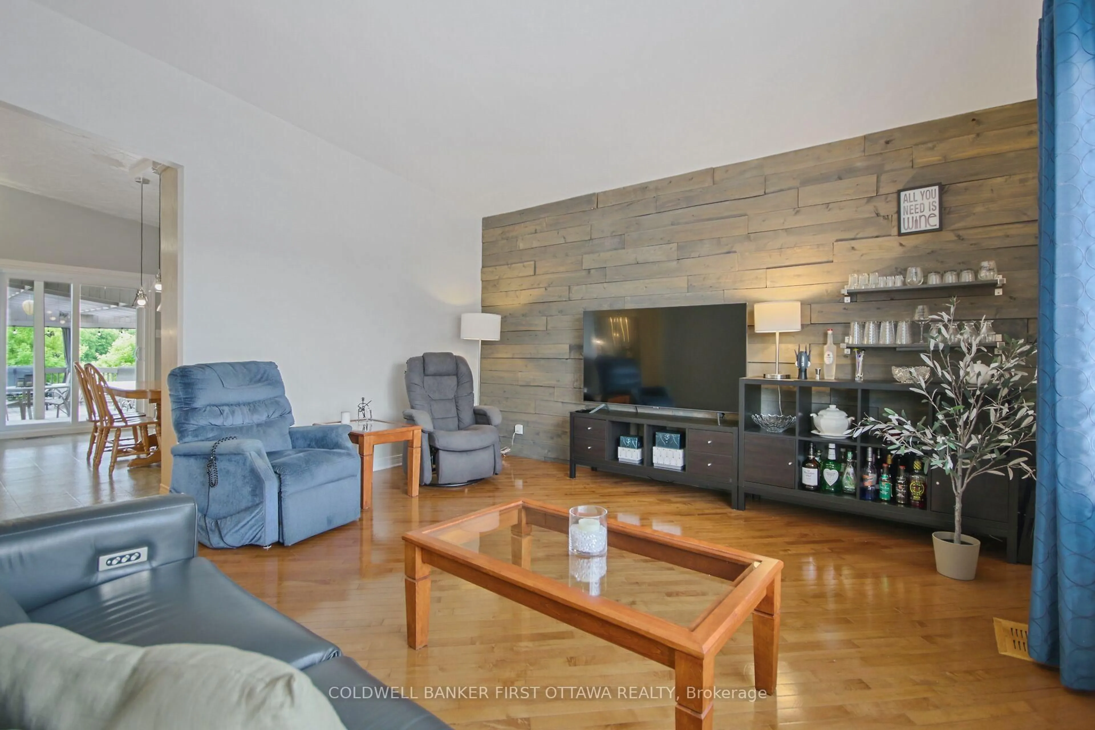 Living room with furniture, wood/laminate floor for 106 Laurier St, Casselman Ontario K0A 1M0