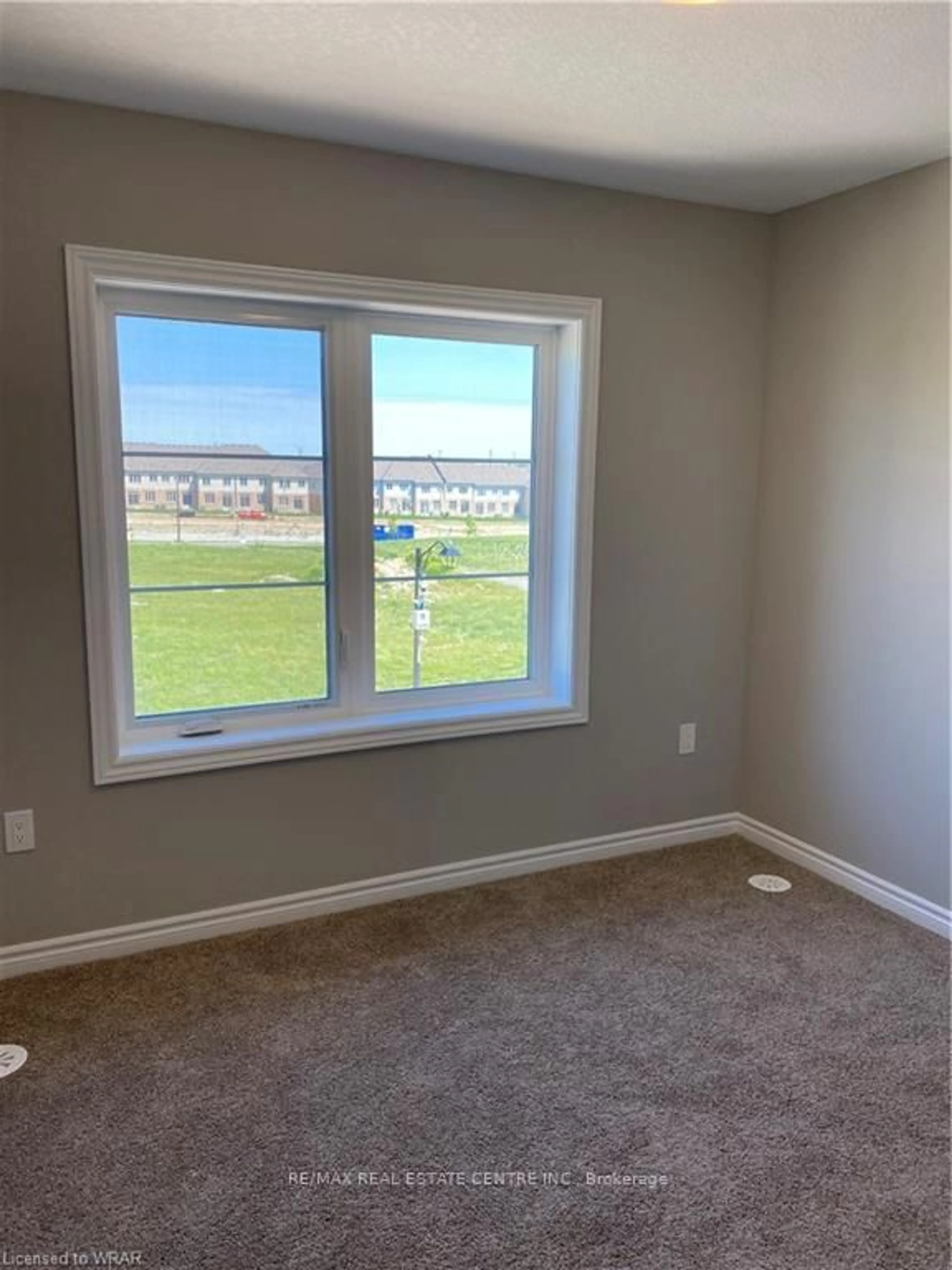 A pic of a room for 32 Wheat Lane, Kitchener Ontario N2R 0R6