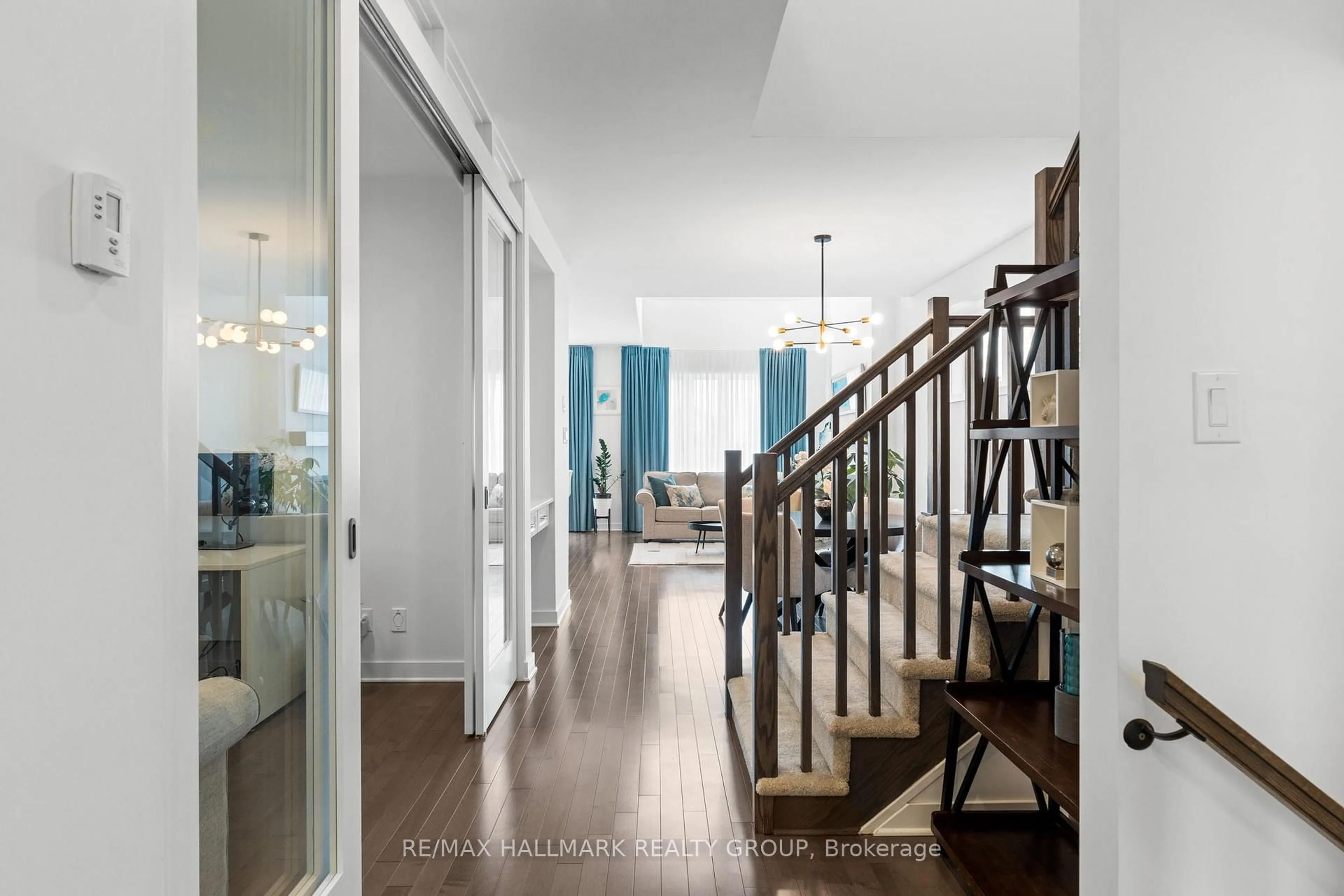 Indoor entryway for 54 Whooping Crane Rdge, Ottawa Ontario K4M 0P2