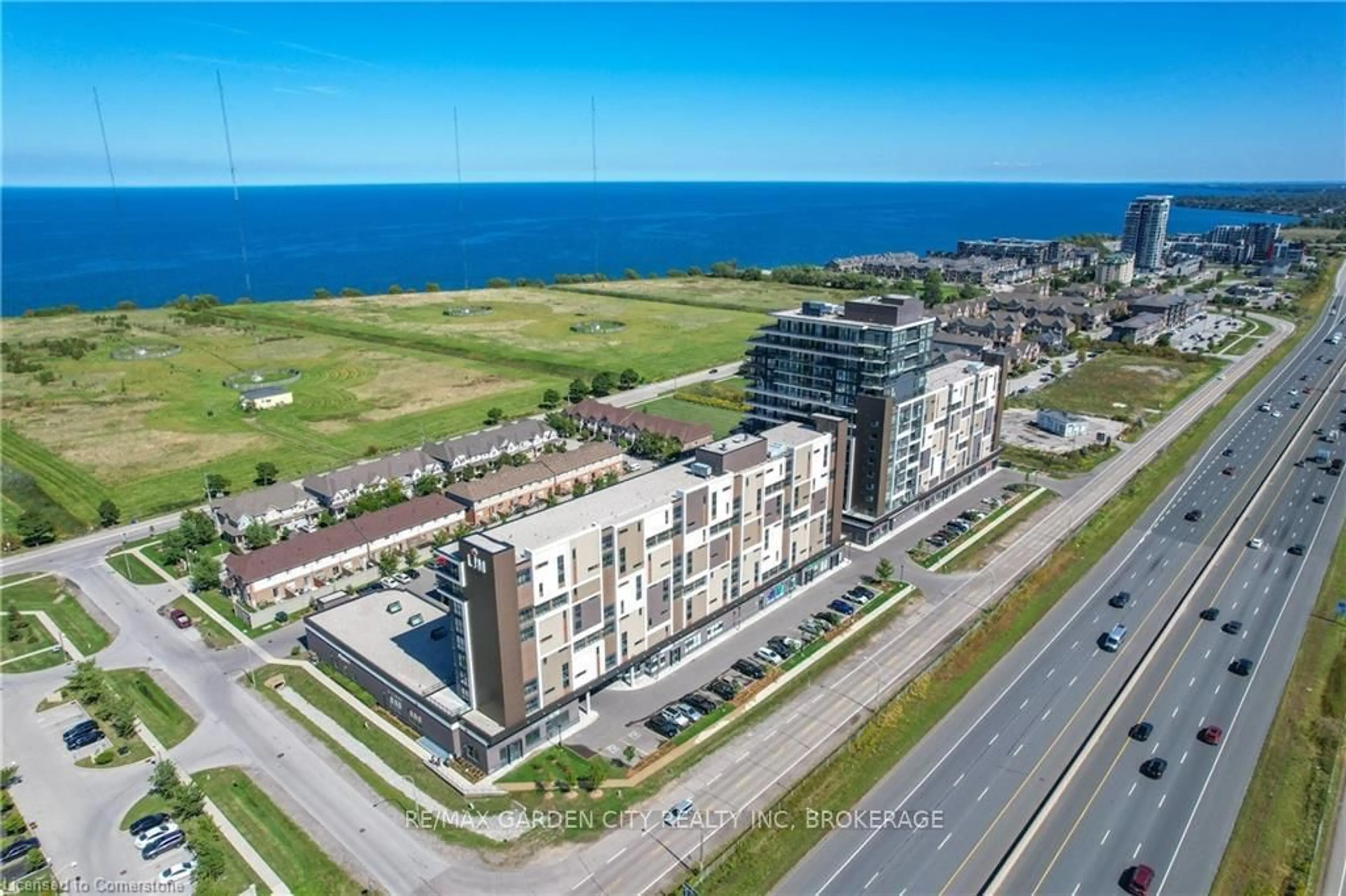 A pic from outside/outdoor area/front of a property/back of a property/a pic from drone, unknown for 560 North Service Rd #304, Grimsby Ontario L3M 4E8