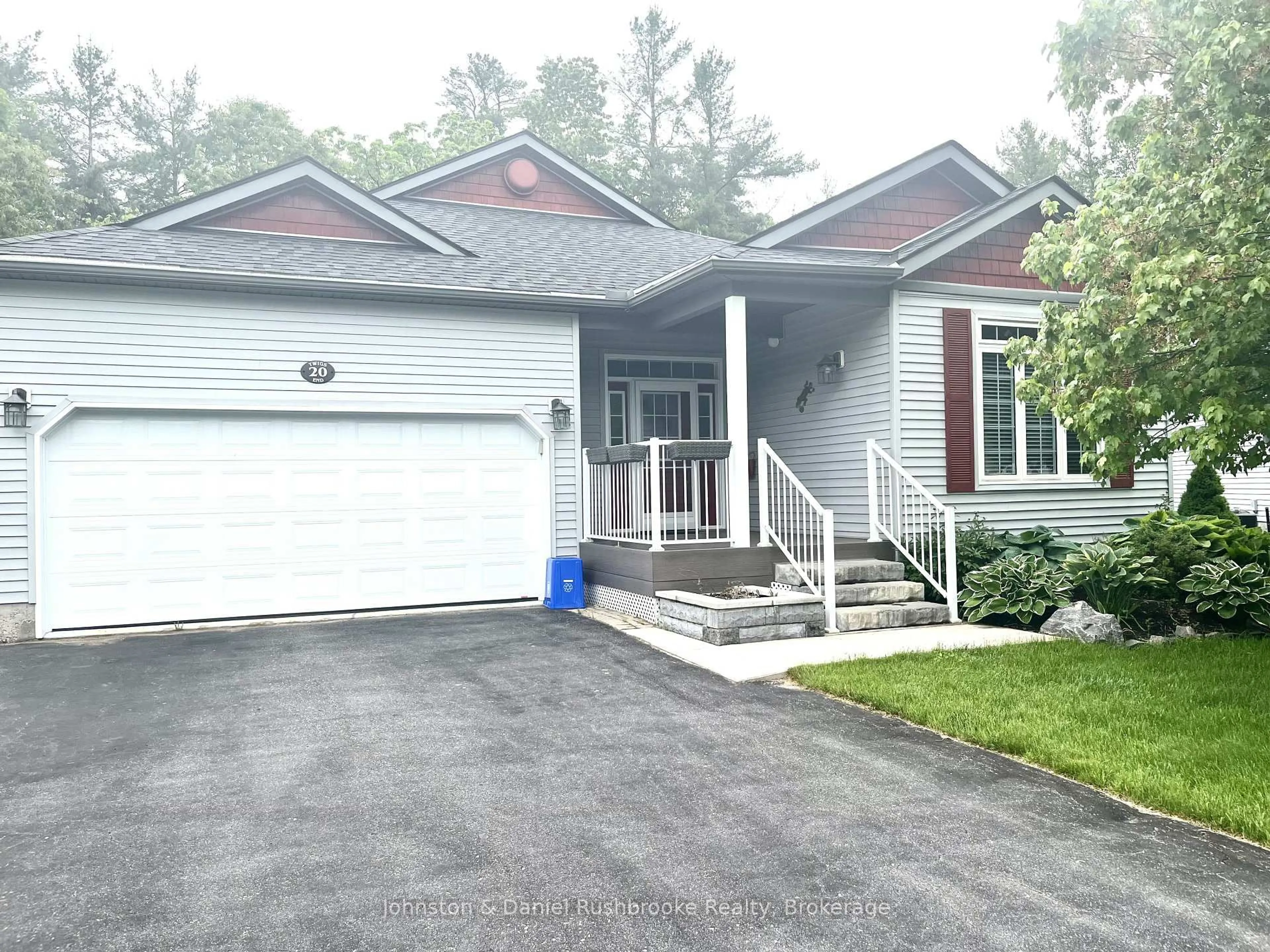 Home with vinyl exterior material, street for 20 Twig's End, Gravenhurst Ontario P1P 1L3