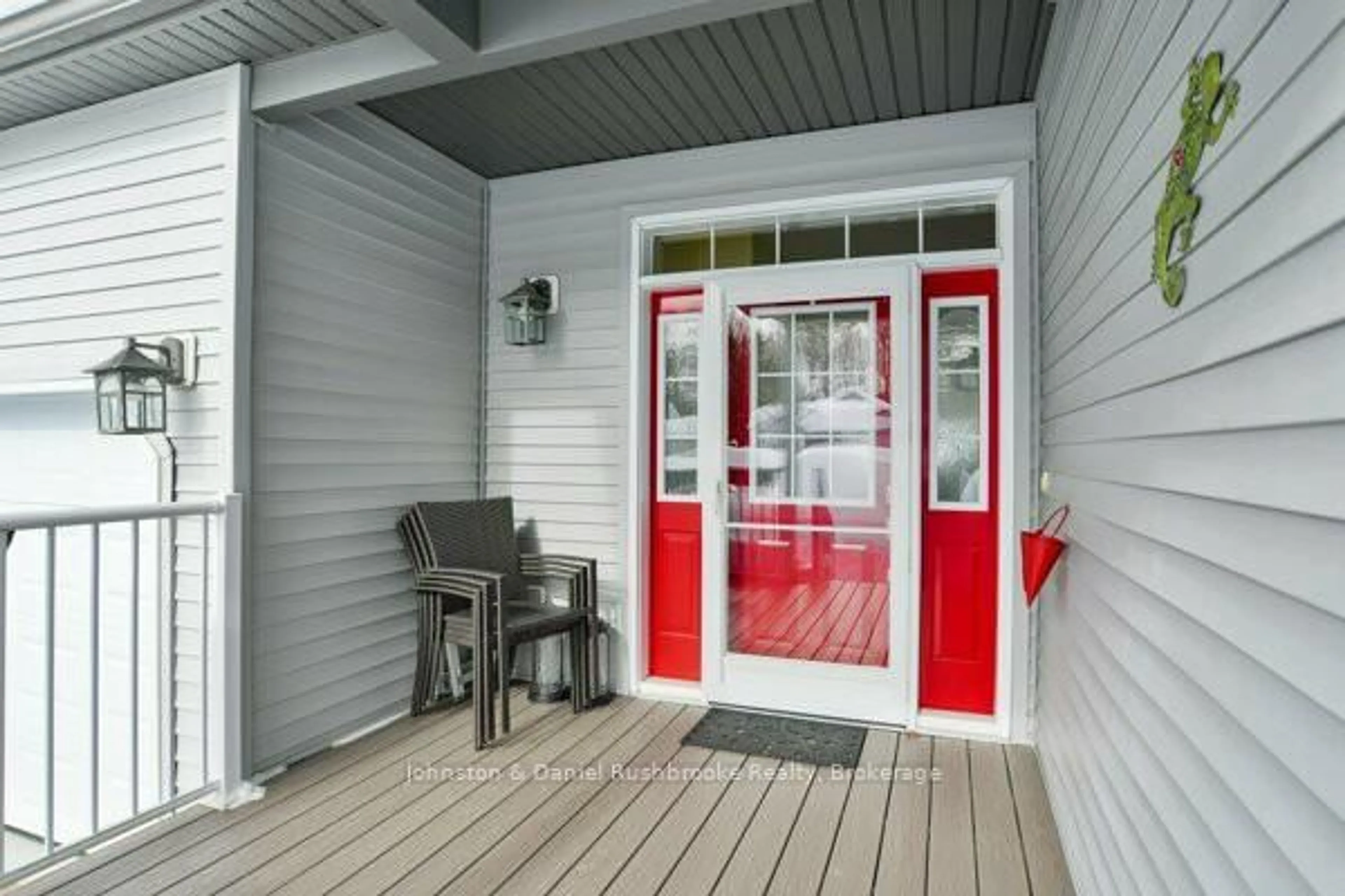 Indoor entryway for 20 Twig's End, Gravenhurst Ontario P1P 1L3