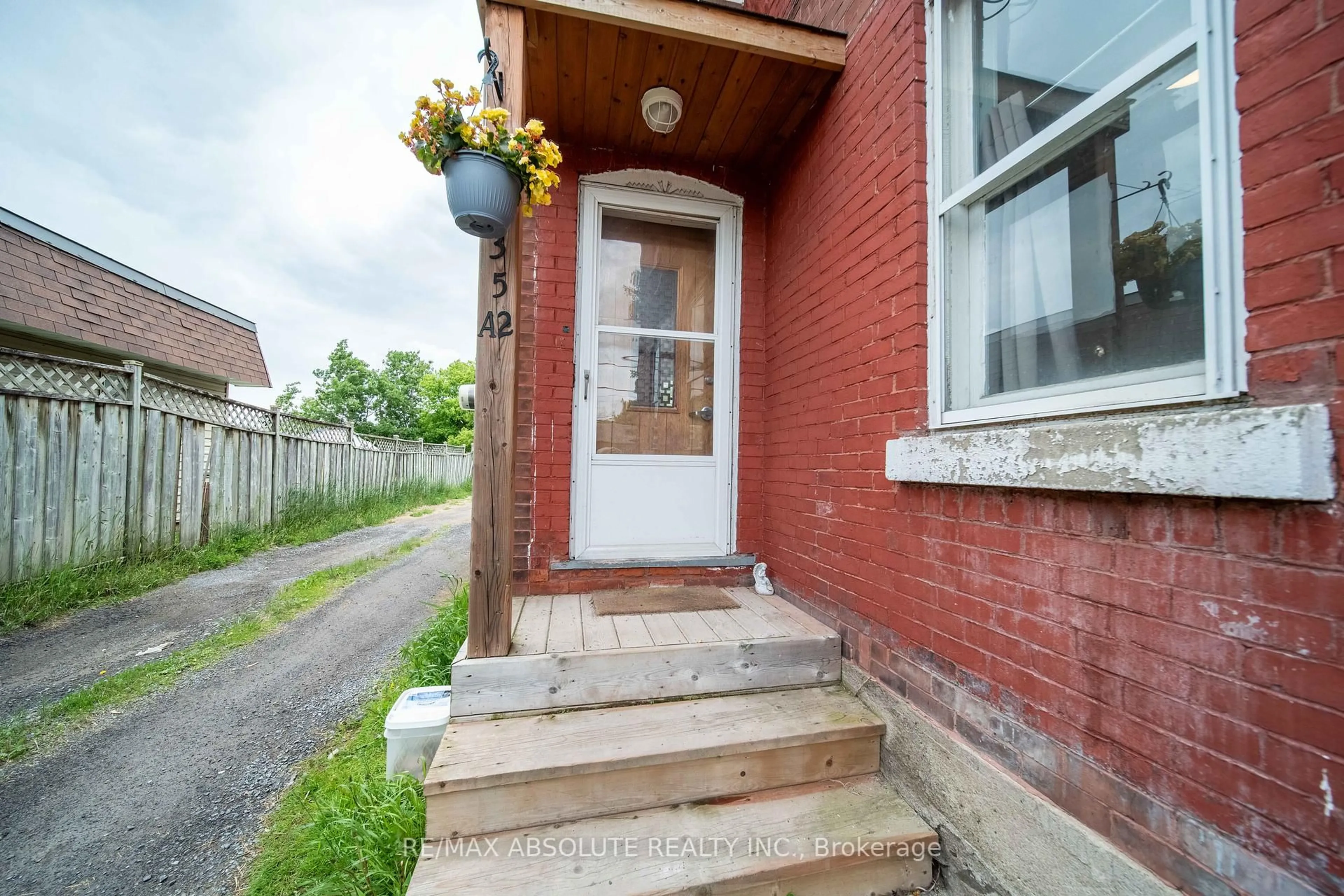 Unknown for 1235 Ste Marie St, Russell Ontario K0A 1W0