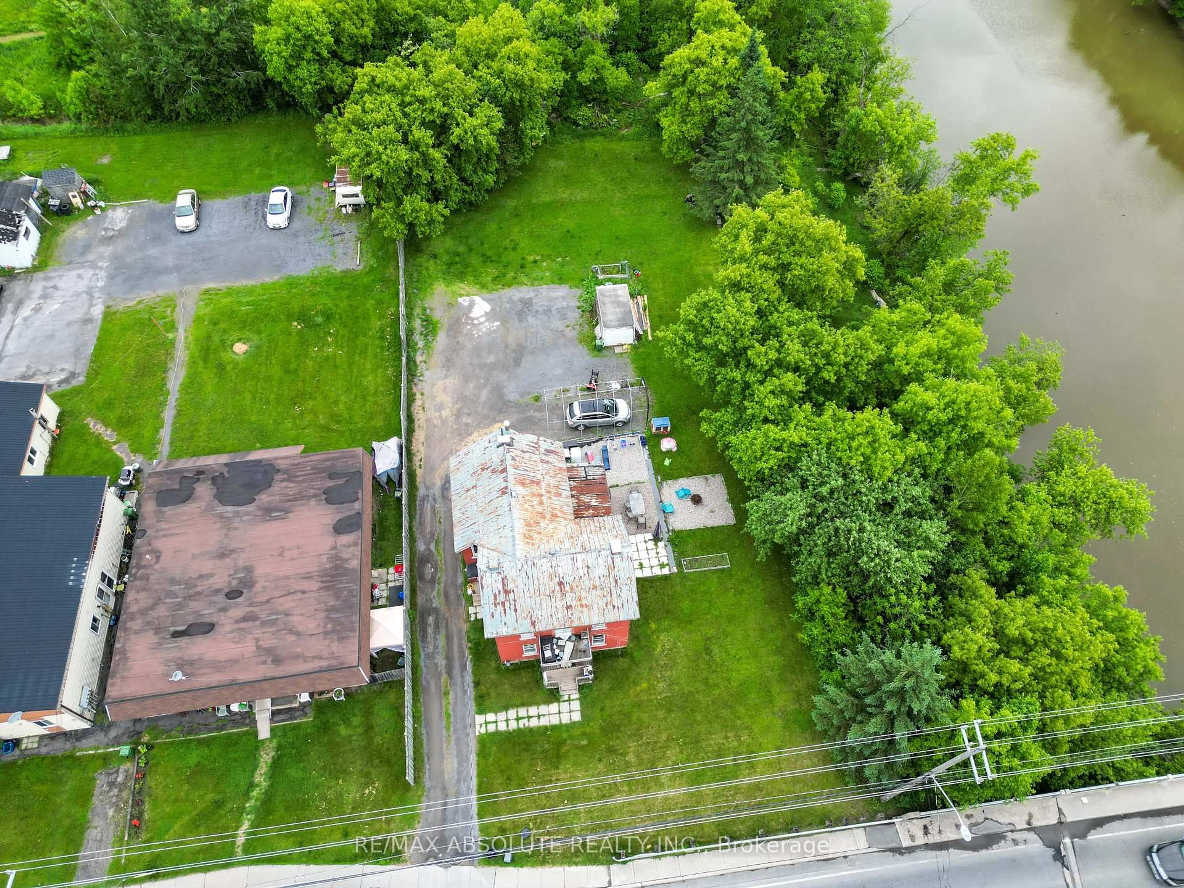 A pic from outside/outdoor area/front of a property/back of a property/a pic from drone, unknown for 1235 Ste Marie St, Russell Ontario K0A 1W0