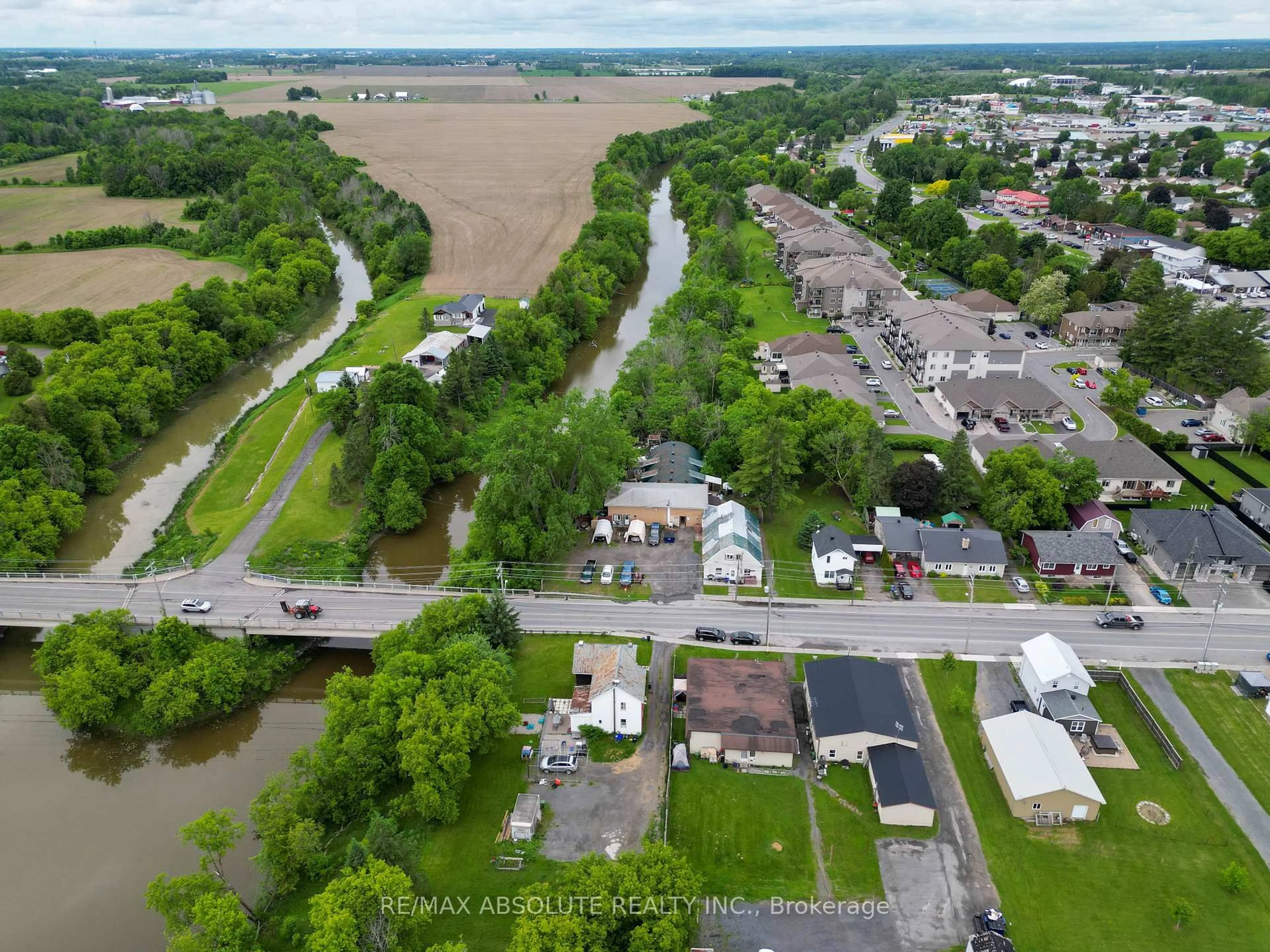 A pic from outside/outdoor area/front of a property/back of a property/a pic from drone, unknown for 1235 Ste Marie St, Russell Ontario K0A 1W0