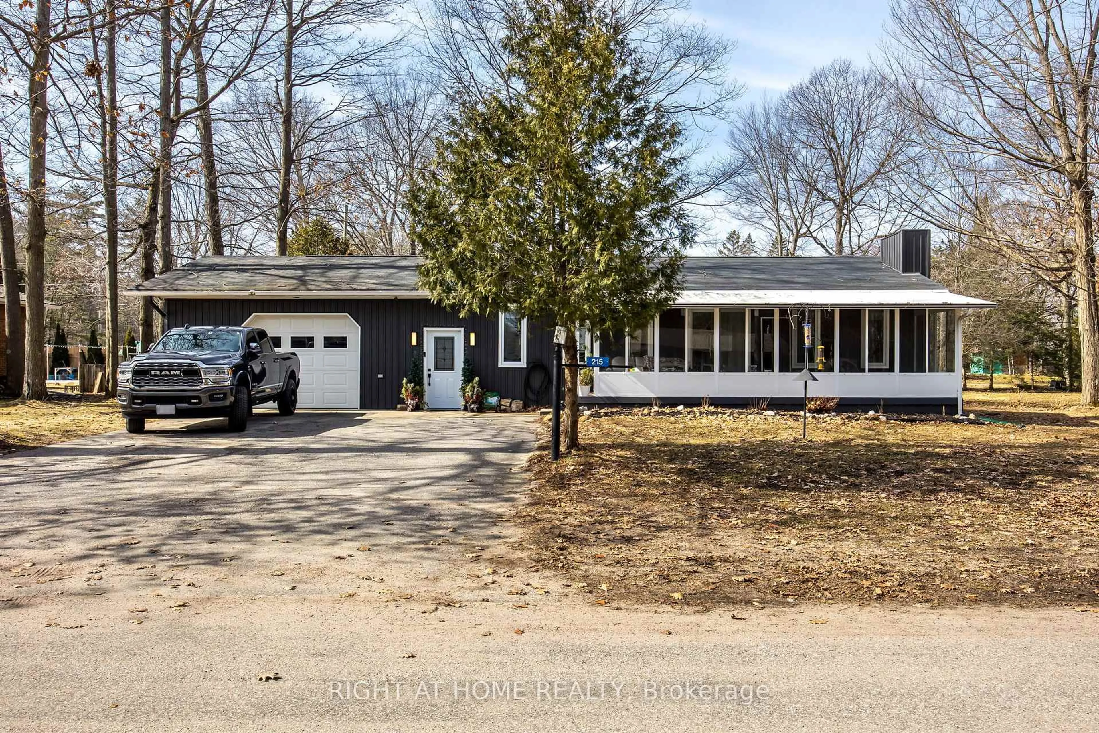 Unknown for 215 Wellington St, Gravenhurst Ontario P1P 1B2