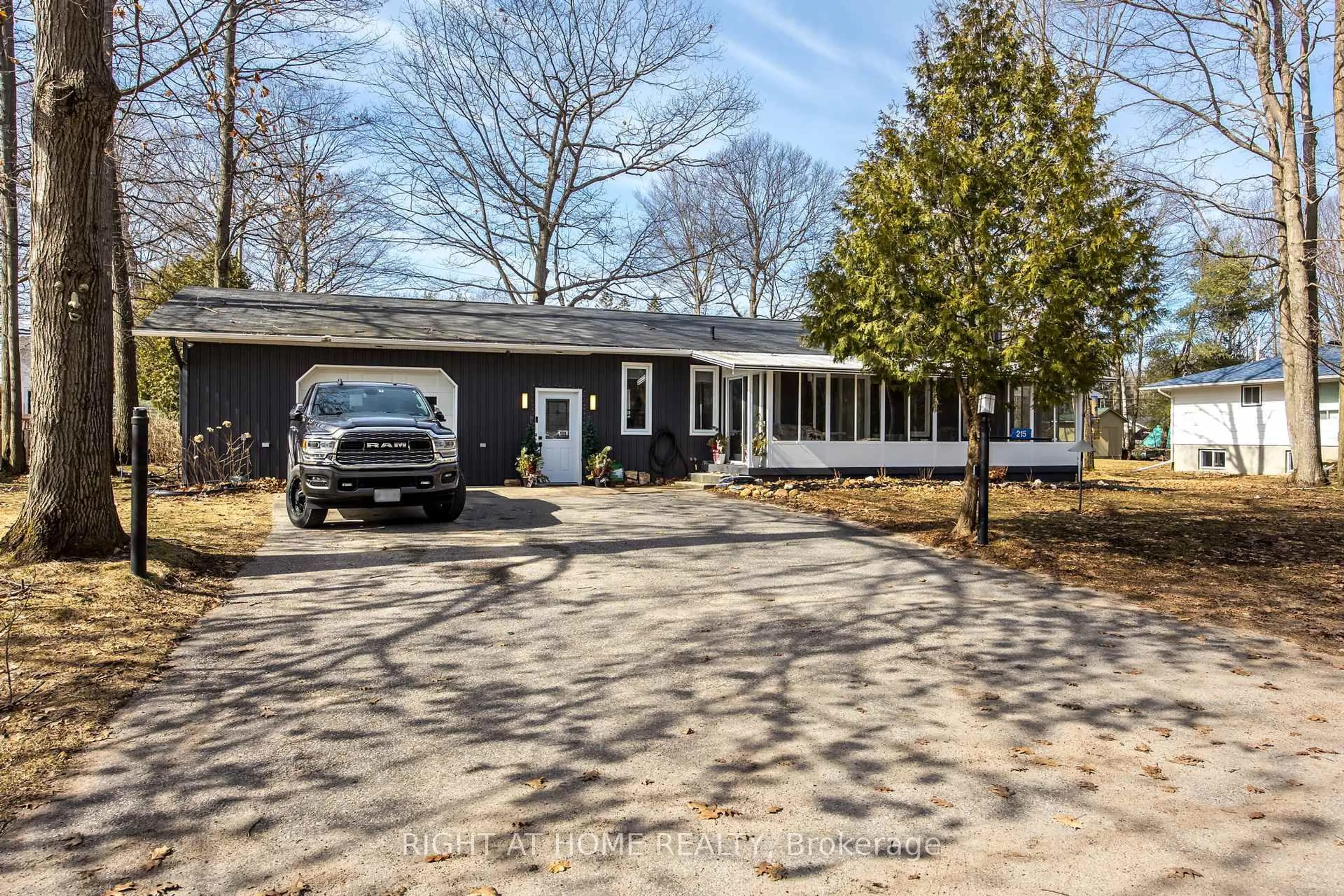 Unknown for 215 Wellington St, Gravenhurst Ontario P1P 1B2