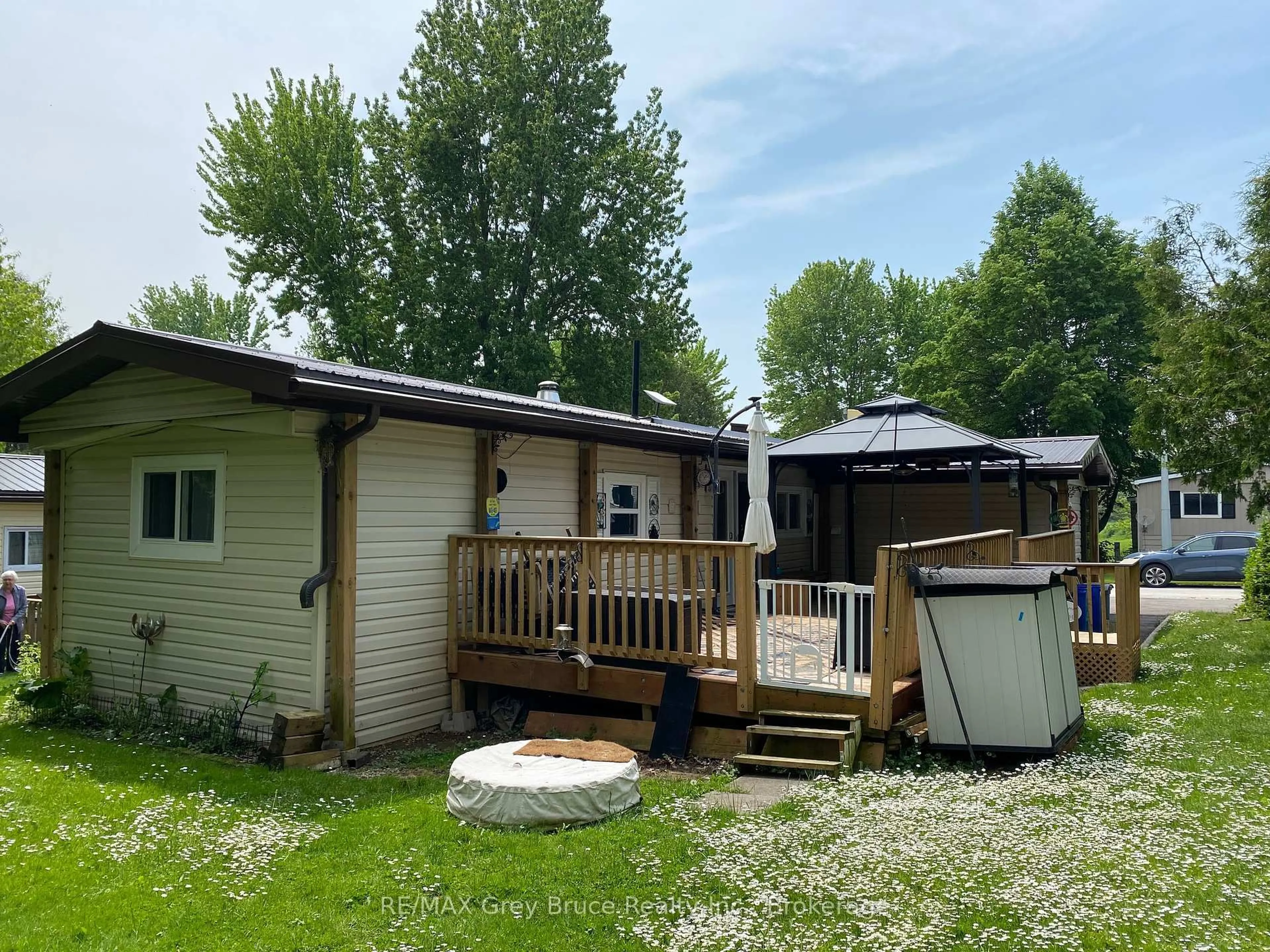 Unknown for 38 Sussex Sq, Georgian Bluffs Ontario N4K 5N5