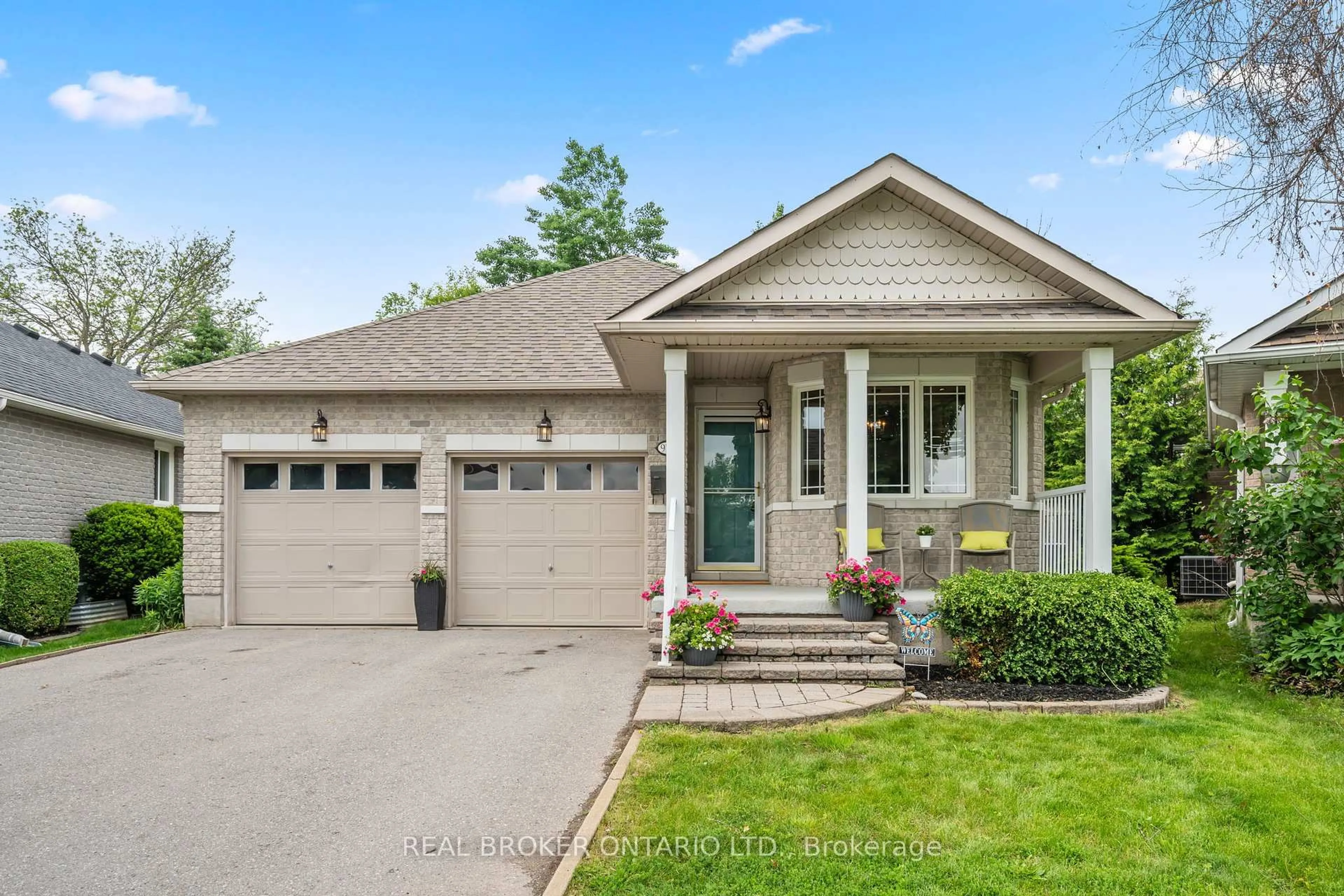 Home with vinyl exterior material, street for 937 Ralphson Cres, Peterborough West Ontario K9J 8R5