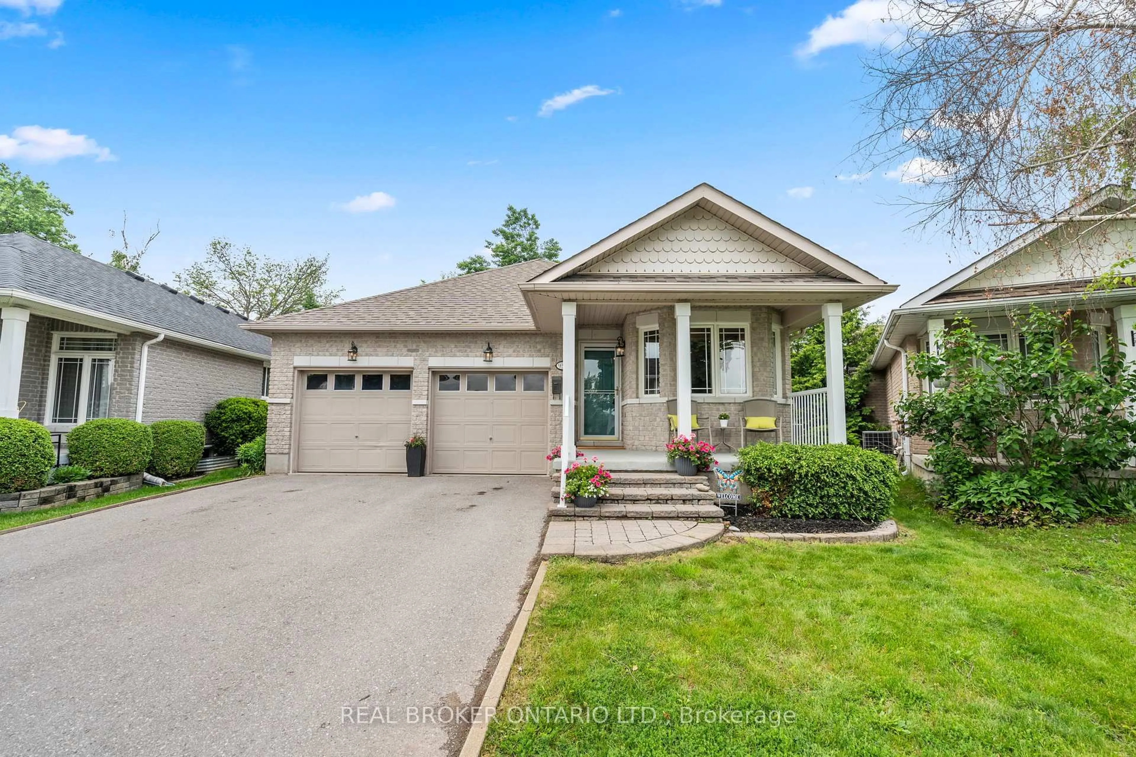 Home with vinyl exterior material, street for 937 Ralphson Cres, Peterborough West Ontario K9J 8R5
